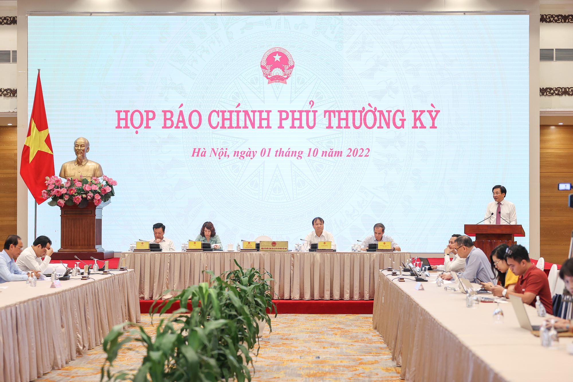 KTXH phát triển nhanh, mạnh, ấn tượng, 11 địa phương GRDP 9 tháng tăng trên 11% - Ảnh 2. KTXH phát triển nhanh, mạnh, ấn tượng, 11 địa phương GRDP 9 tháng tăng trên 11% - Ảnh 2.