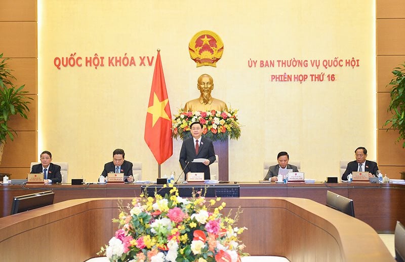 101020220845-1010-chu-tich-quoc-hoi-vuong-dinh-hue-khai-mac.jpg