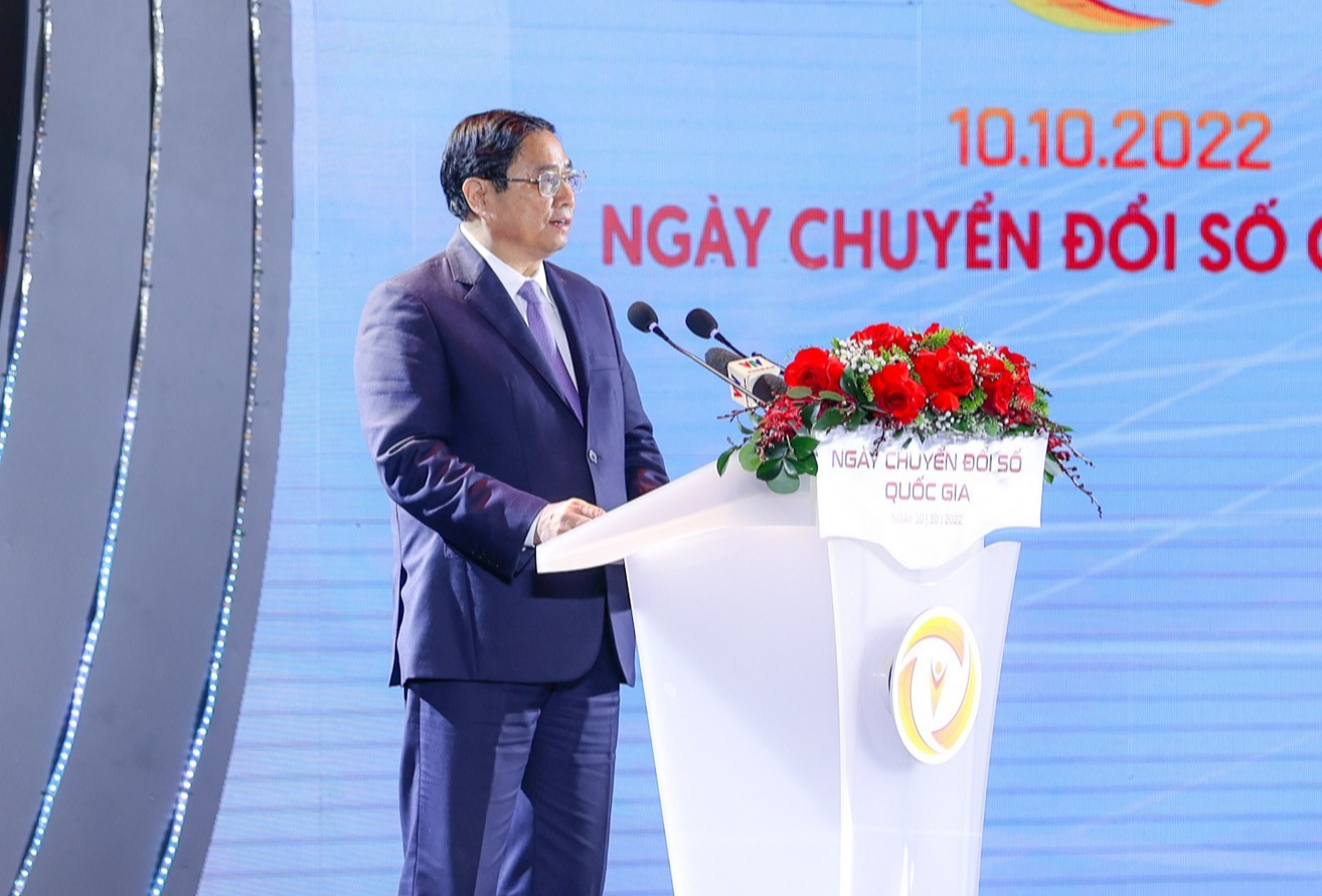 Thủ tướng: Chuyển đổi số phải để người dân, doanh nghiệp hưởng lợi - Ảnh 1.