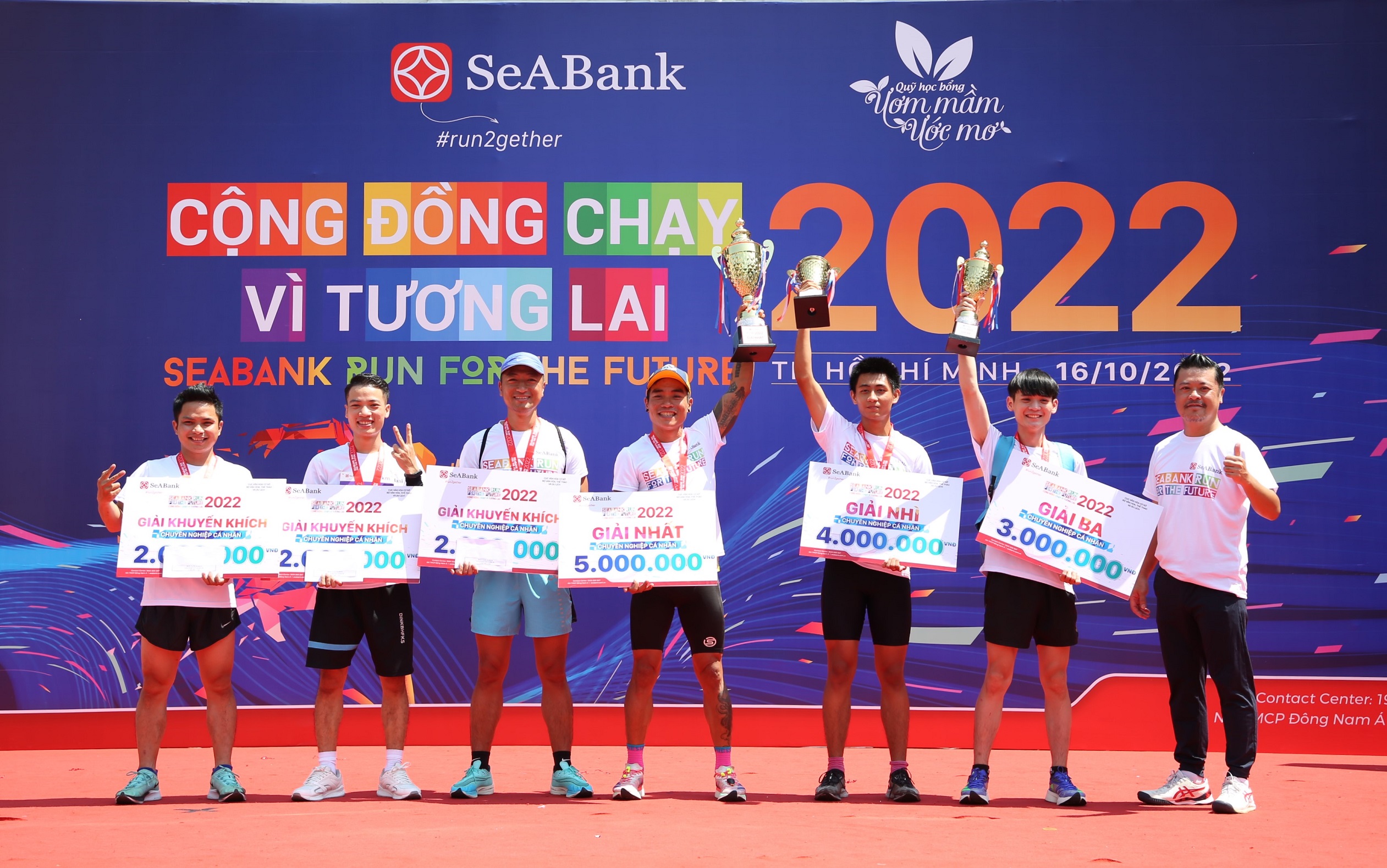 searun-seabank-trao-thuong-cho-cac-vdv.jpg