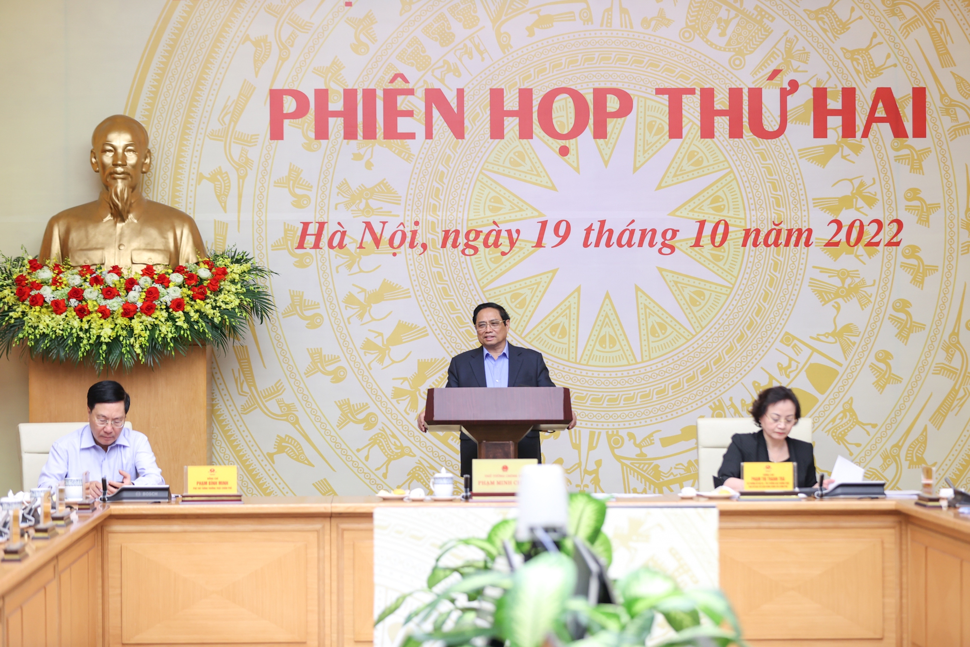 Thủ tướng: Không để lãng phí thời gian, công sức vì thủ tục hành chính, sự tắc trách và quan liêu - Ảnh 6. Thủ tướng: Không để lãng phí thời gian, công sức vì thủ tục hành chính, sự tắc trách và quan liêu - Ảnh 6.