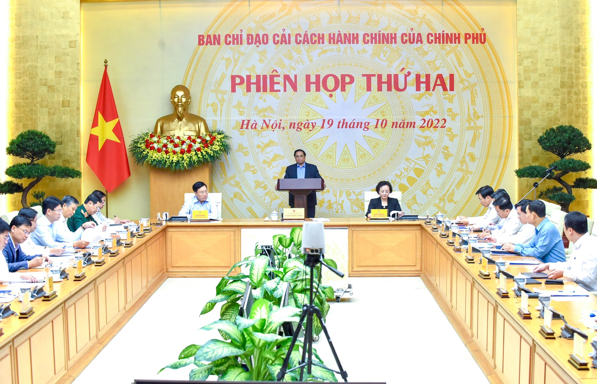 Thủ tướng: Không để lãng phí thời gian, công sức vì thủ tục hành chính, sự tắc trách và quan liêu - Ảnh 7. Thủ tướng: Không để lãng phí thời gian, công sức vì thủ tục hành chính, sự tắc trách và quan liêu - Ảnh 7.