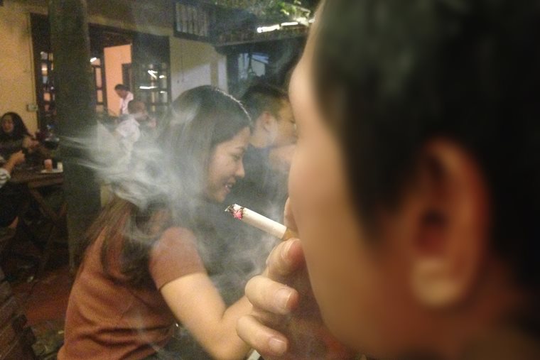 8-hut-thuoc-thu-dong-tu-bi-dong-toi-tac-luoi.jpg