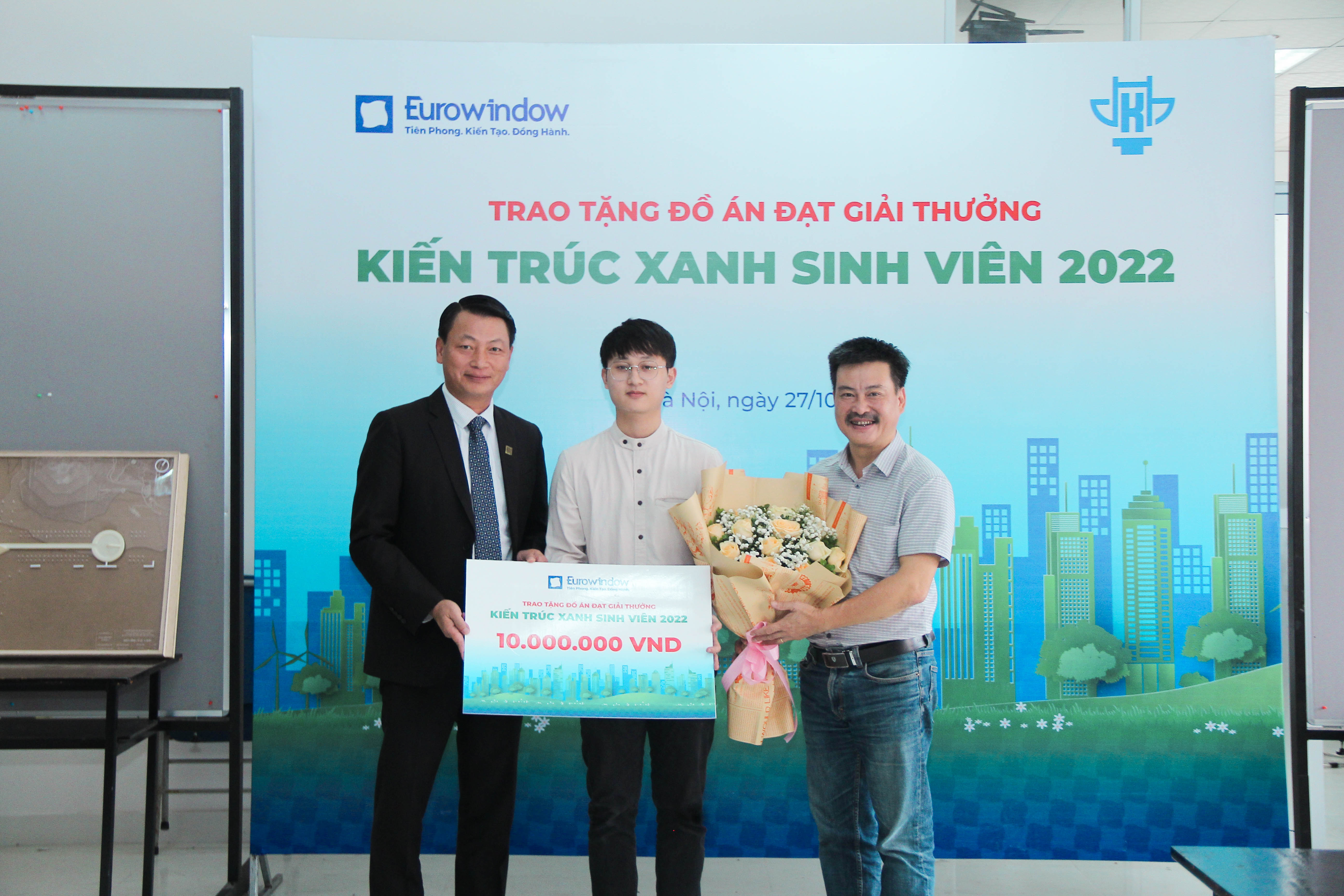 eurowindow-trao-qua-do-an-kien-truc-xanh-sinh-vien-2022-1.jpg