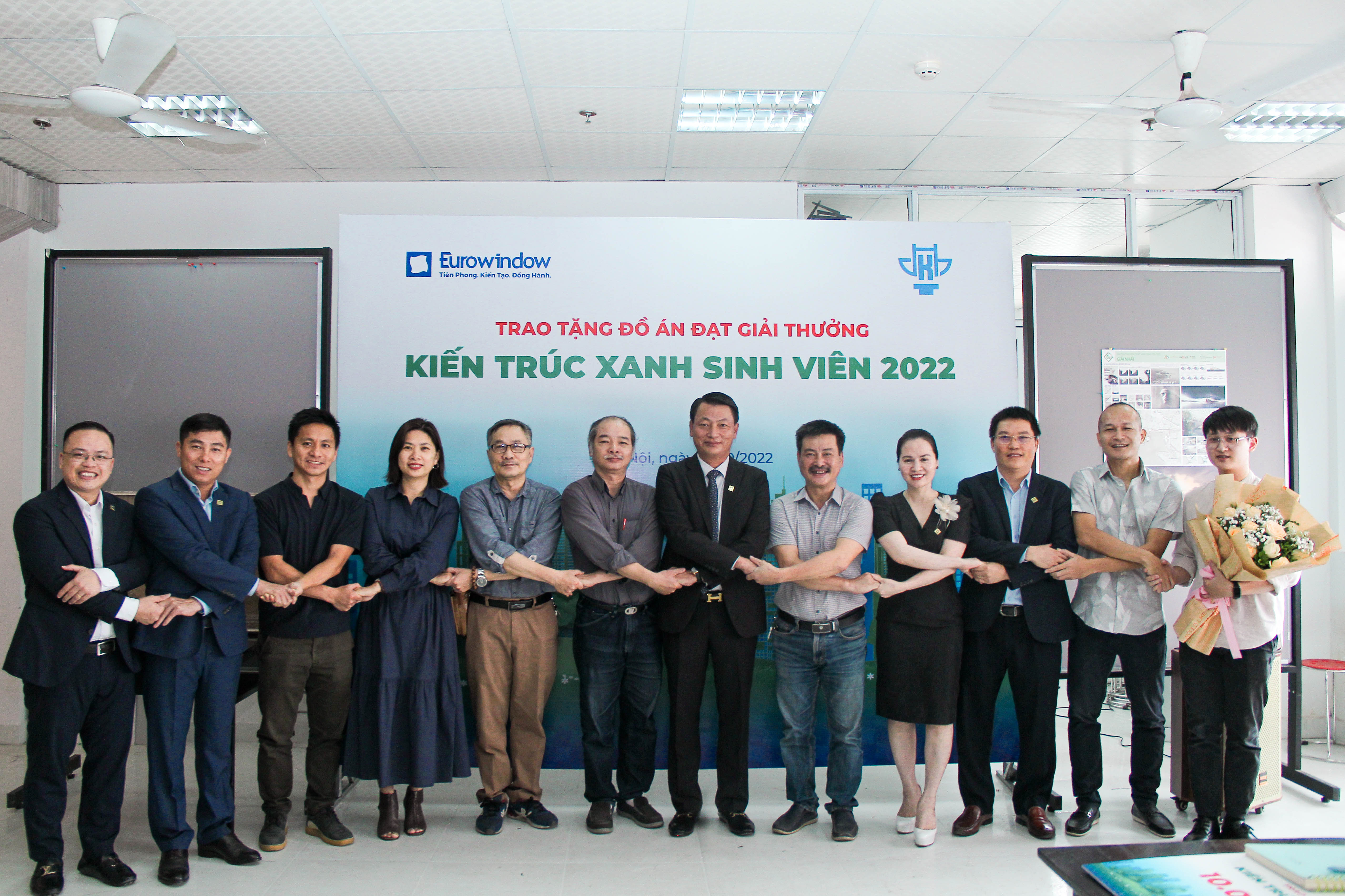 eurowindow-trao-qua-do-an-kien-truc-xanh-sinh-vien-2022-3.jpg