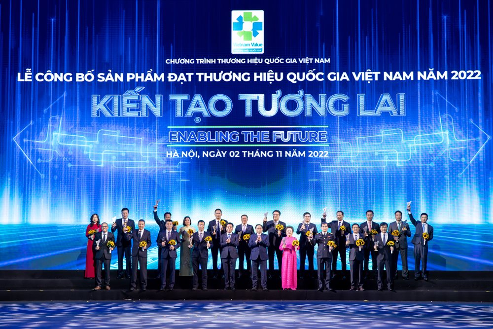 hoa-binh-cung-la-nha-thau-xay-dung-duy-nhat-va-la-1-trong-so-20-doanh-nghiep-dat-thuong-hieu-quoc-gia-8-lan-lien-tiep..jpg