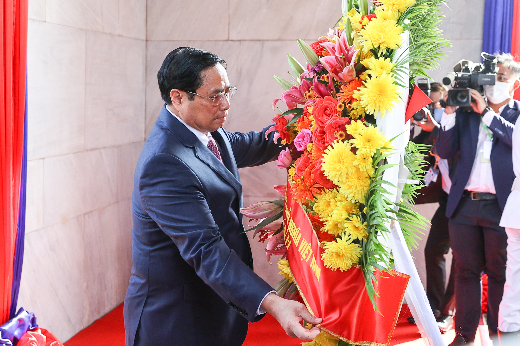 Chùm ảnh: Các hoạt động đầu tiên của Thủ tướng Phạm Minh Chính tại Campuchia - Ảnh 2. Chùm ảnh: Các hoạt động đầu tiên của Thủ tướng Phạm Minh Chính tại Campuchia - Ảnh 2.