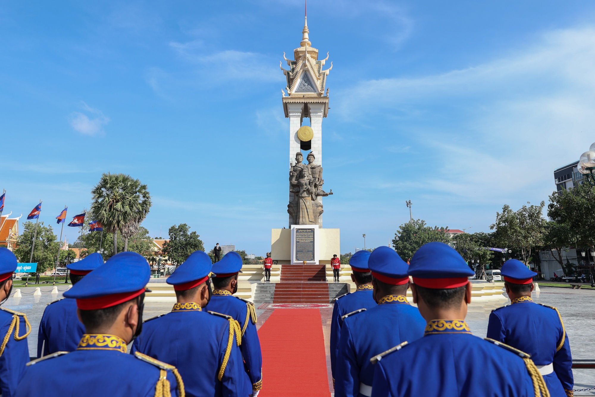Chùm ảnh: Các hoạt động đầu tiên của Thủ tướng Phạm Minh Chính tại Campuchia - Ảnh 12. Chùm ảnh: Các hoạt động đầu tiên của Thủ tướng Phạm Minh Chính tại Campuchia - Ảnh 12.