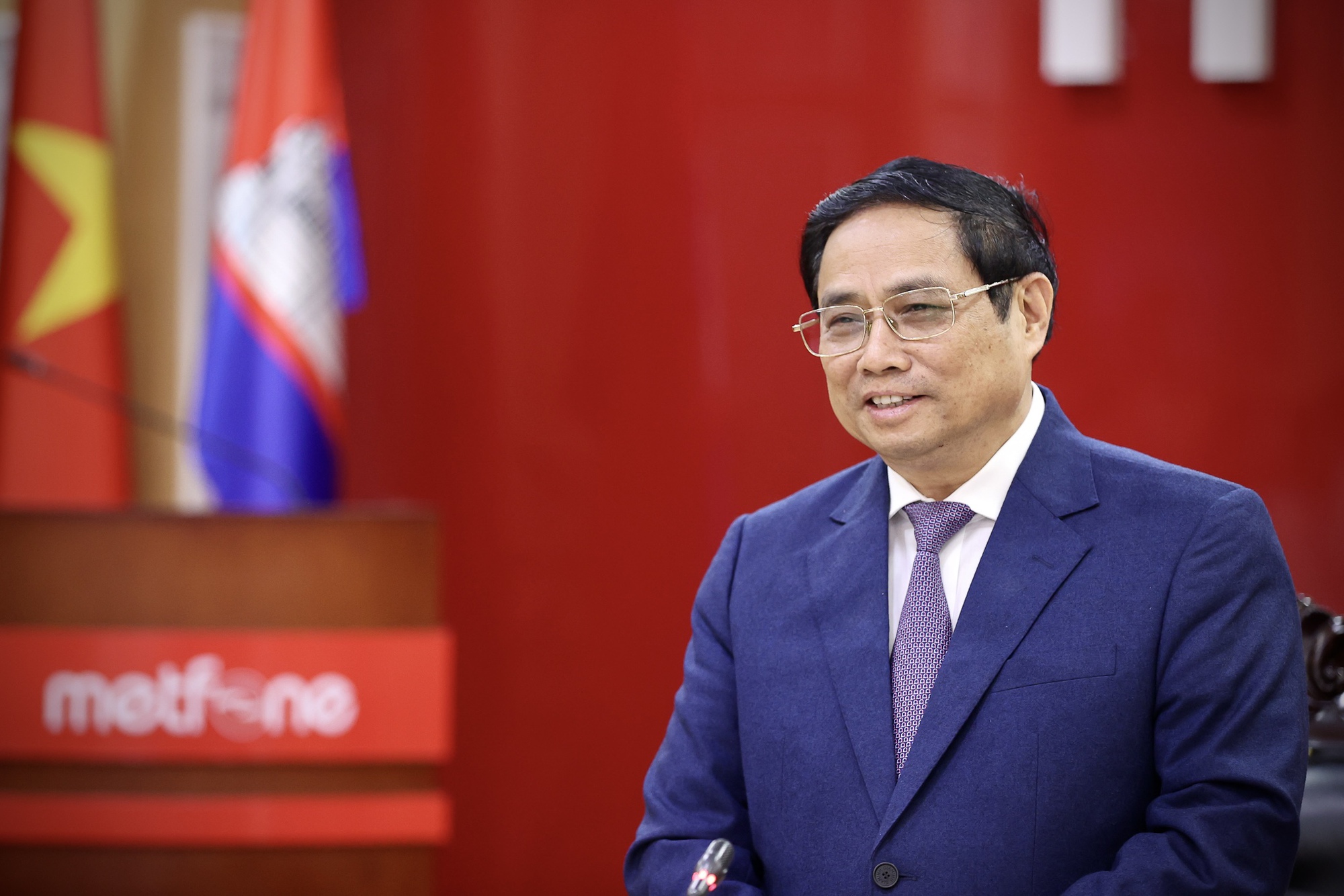Thủ tướng thăm doanh nghiệp viễn thông lớn nhất Campuchia do Việt Nam đầu tư - Ảnh 4. Thủ tướng thăm doanh nghiệp viễn thông lớn nhất Campuchia do Việt Nam đầu tư - Ảnh 4.
