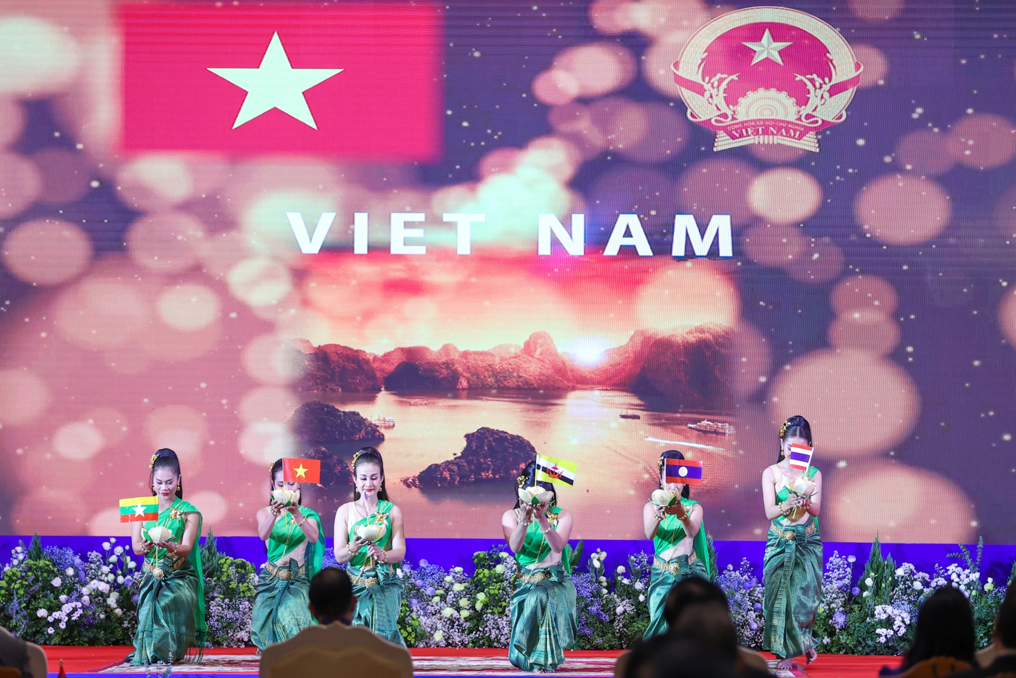 Thủ tướng Phạm Minh Chính tham dự lễ khai mạc chính thức Hội nghị Cấp cao ASEAN - Ảnh 6. Thủ tướng Phạm Minh Chính tham dự lễ khai mạc chính thức Hội nghị Cấp cao ASEAN - Ảnh 6.
