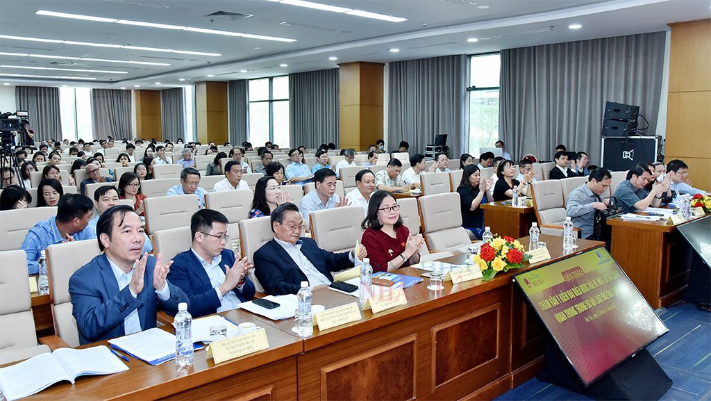 dai-bieu-lh-a5-1668328789373.jpg