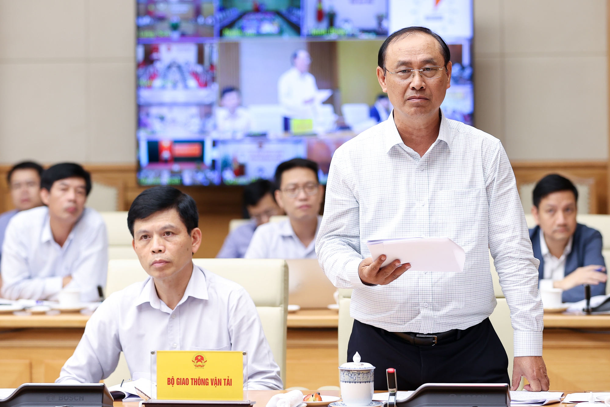 Thủ tướng: Phải đổi mới tư duy, cách tiếp cận, cách làm, cách ứng xử để triển khai các dự án, công trình giao thông - Ảnh 3. Thủ tướng: Phải đổi mới tư duy, cách tiếp cận, cách làm, cách ứng xử để triển khai các dự án, công trình giao thông - Ảnh 3.