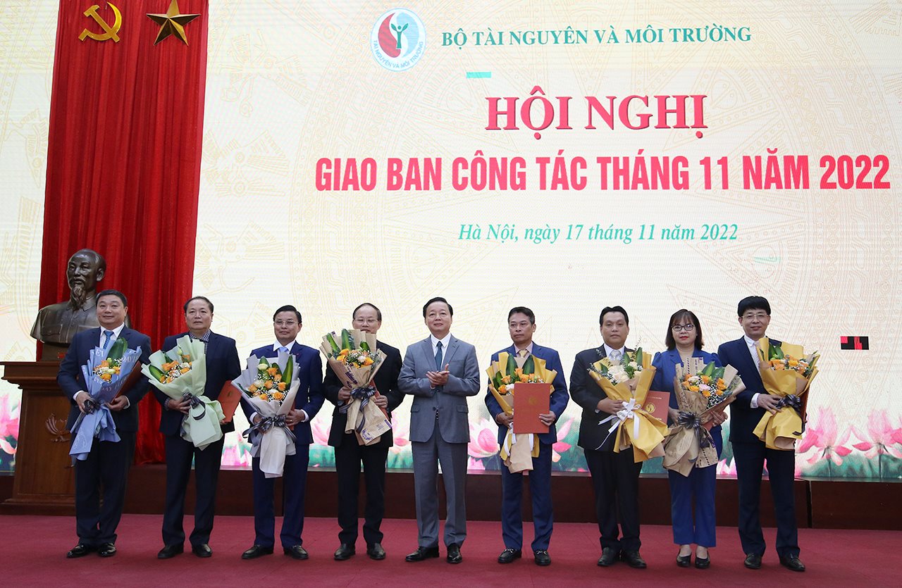 trao-qd-cac-don-vi.jpg