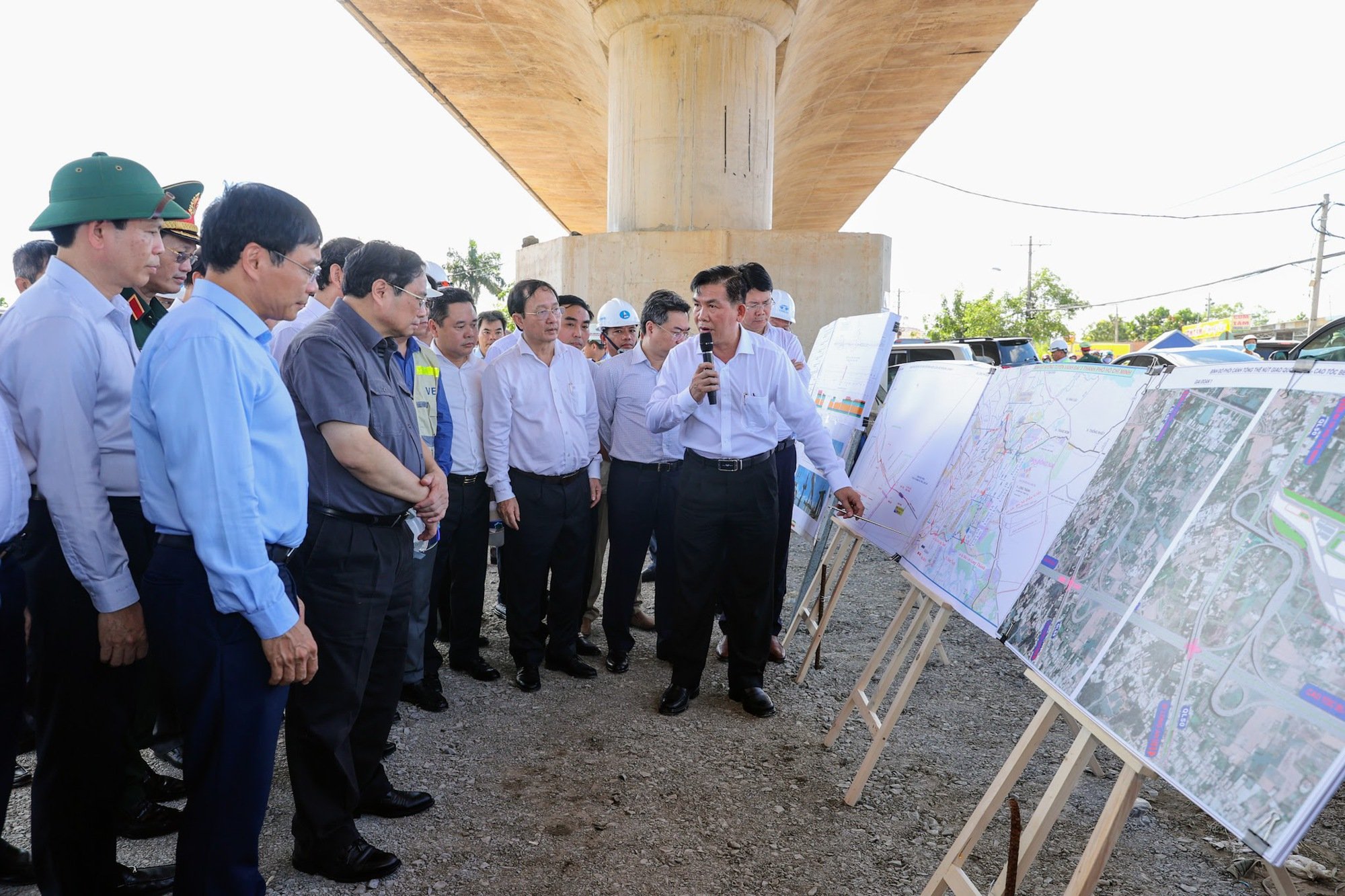 Thủ tướng kiểm tra các dự án hạ tầng quan trọng tại TPHCM - Ảnh 4. Thủ tướng kiểm tra các dự án hạ tầng quan trọng tại TPHCM - Ảnh 4.