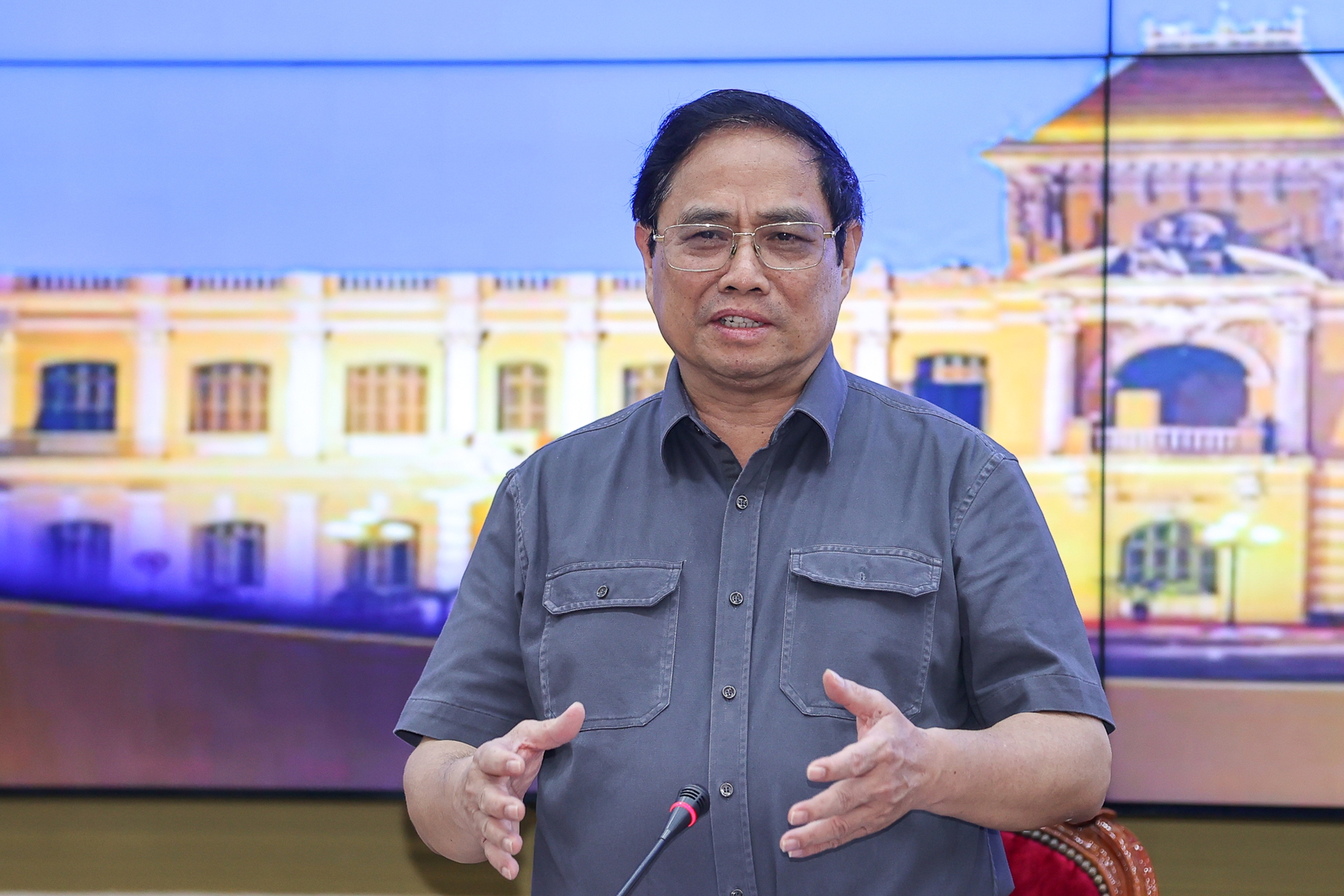 Thủ tướng làm việc với TPHCM về thúc đẩy giải ngân vốn đầu tư công - Ảnh 2. Thủ tướng làm việc với TPHCM về thúc đẩy giải ngân vốn đầu tư công - Ảnh 2.