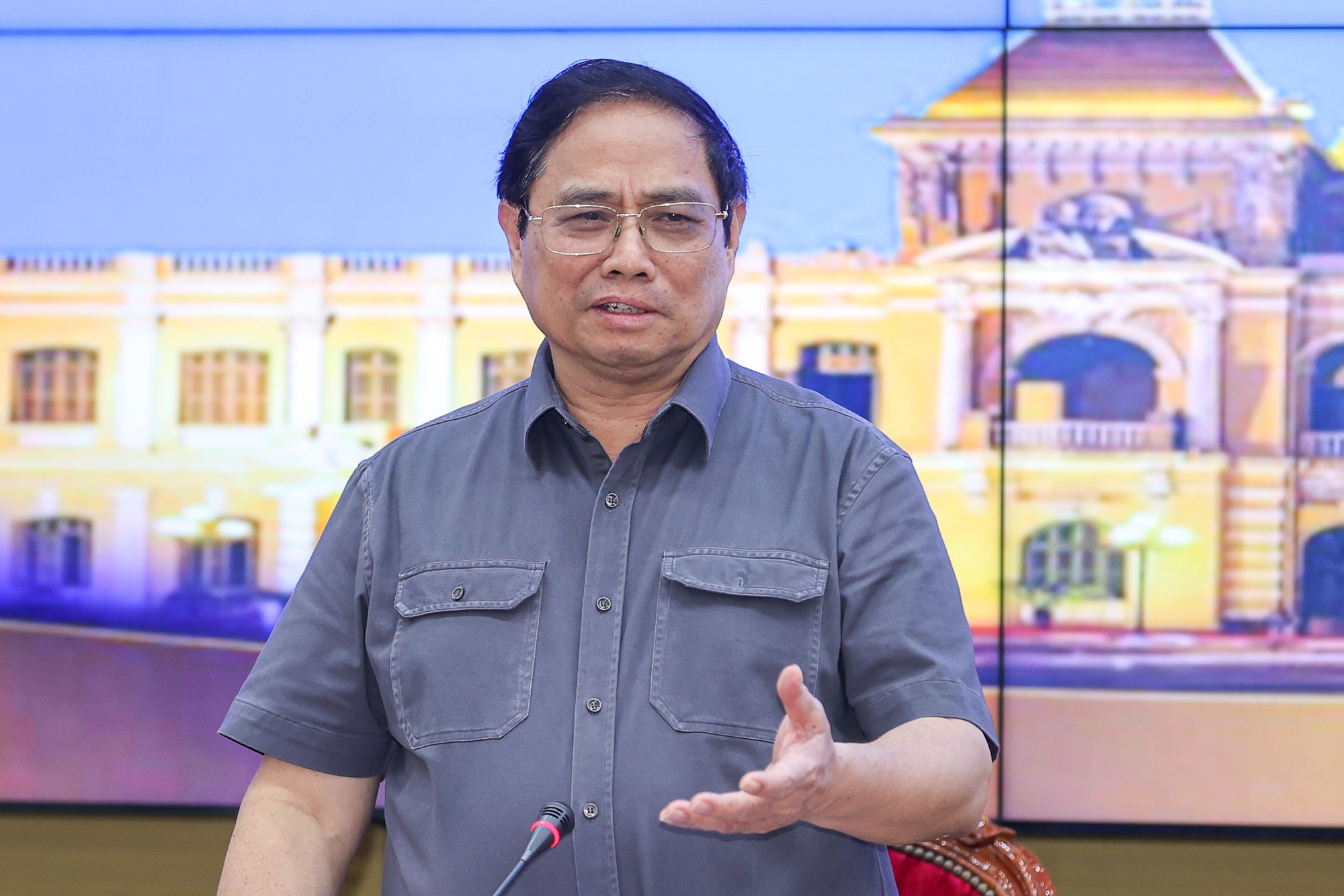 Thủ tướng: Chính phủ luôn đồng hành cùng thành phố tháo gỡ khó khăn, vướng mắc - Ảnh 8. Thủ tướng: Chính phủ luôn đồng hành cùng thành phố tháo gỡ khó khăn, vướng mắc - Ảnh 8.