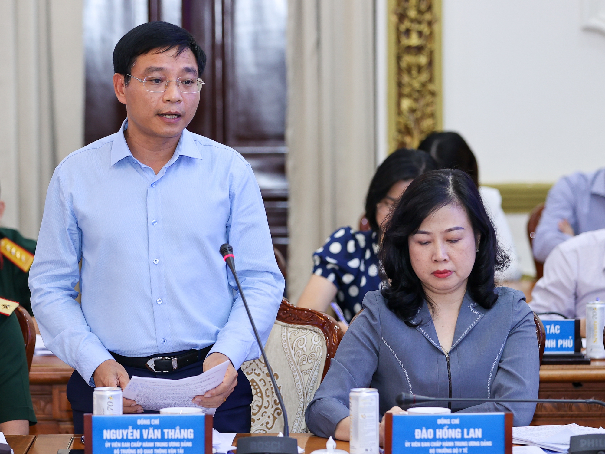 Thủ tướng: Chính phủ luôn đồng hành cùng thành phố tháo gỡ khó khăn, vướng mắc - Ảnh 3. Thủ tướng: Chính phủ luôn đồng hành cùng thành phố tháo gỡ khó khăn, vướng mắc - Ảnh 3.
