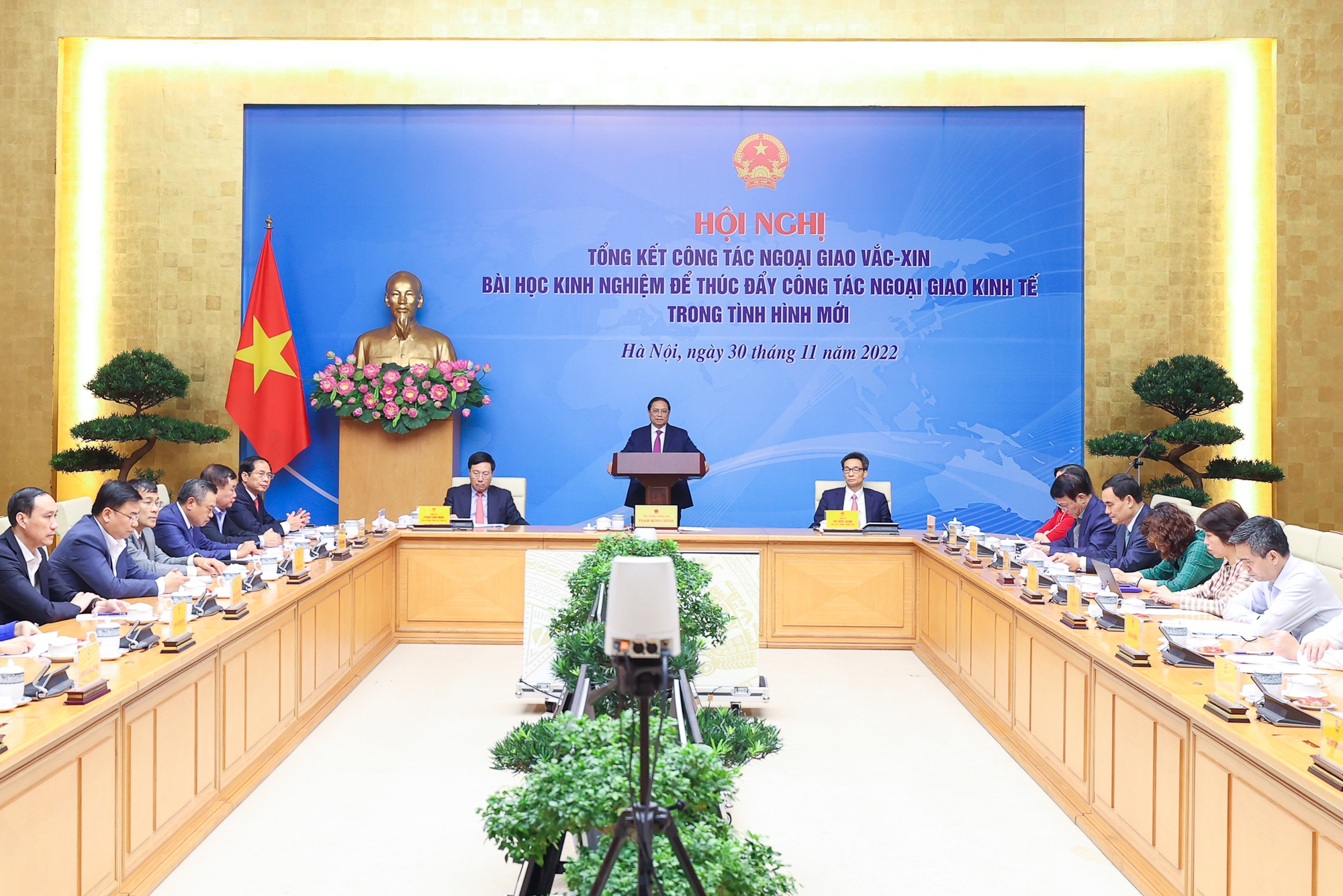 6 nguyên nhân thành công, 6 bài học kinh nghiệm từ ngoại giao vaccine - Ảnh 1. 6 nguyên nhân thành công, 6 bài học kinh nghiệm từ ngoại giao vaccine - Ảnh 1.