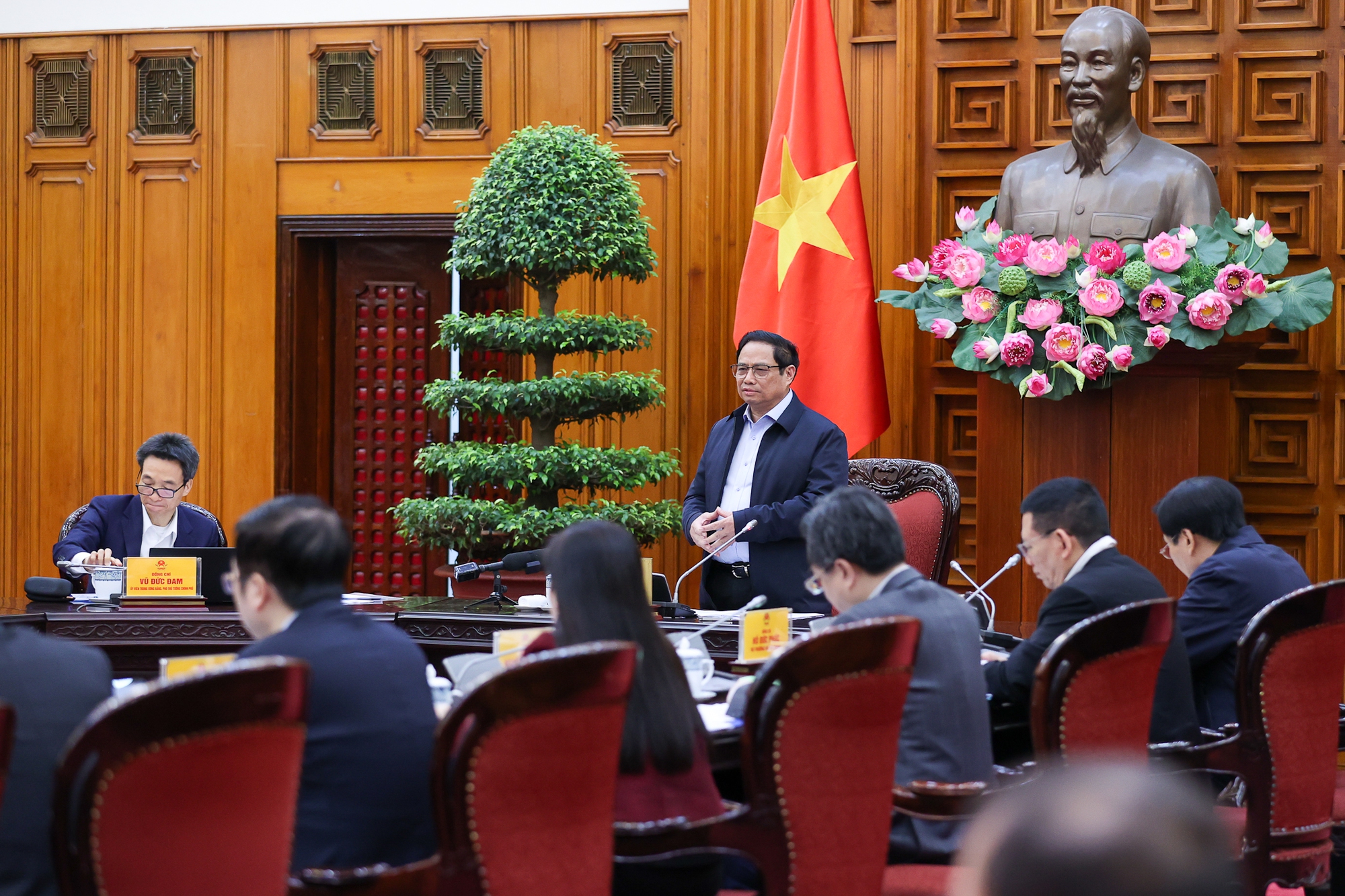 Thủ tướng chỉ đạo các nhiệm vụ điều hành kinh tế vĩ mô, tăng cường niềm tin của người dân, doanh nghiệp - Ảnh 3. Thủ tướng chỉ đạo các nhiệm vụ điều hành kinh tế vĩ mô, tăng cường niềm tin của người dân, doanh nghiệp - Ảnh 3.