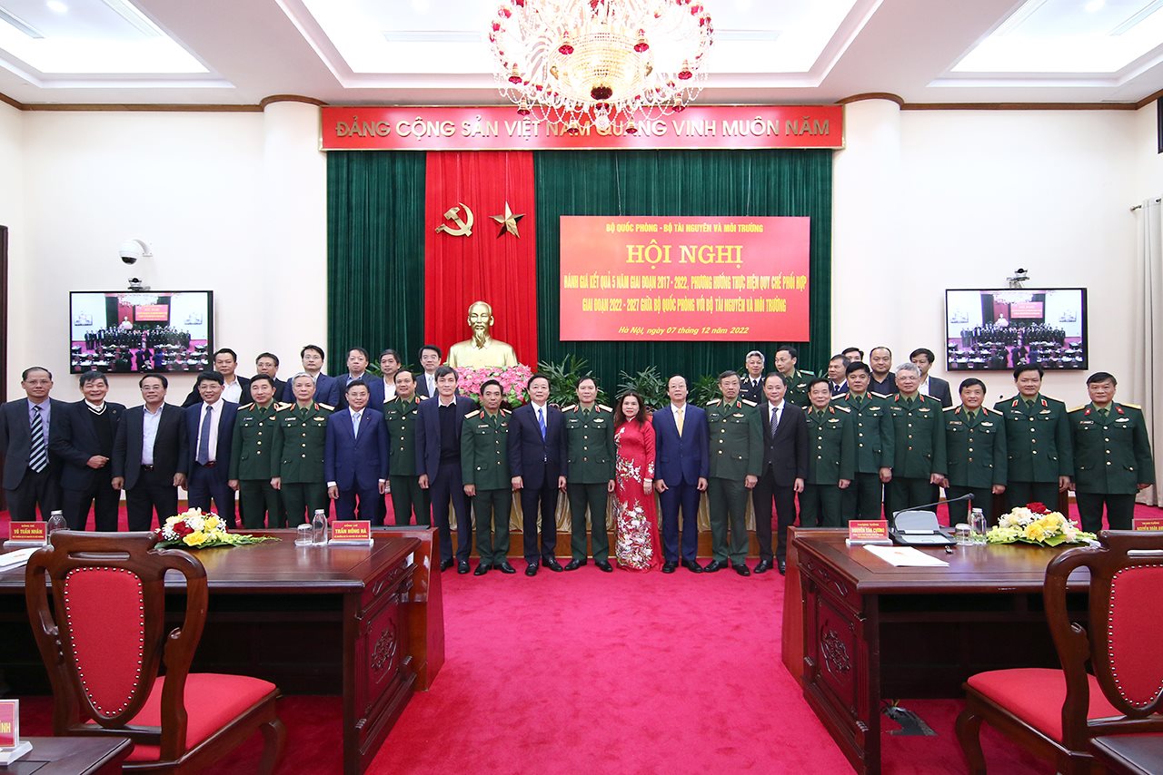 small_toan-canh_luu-niem.jpg