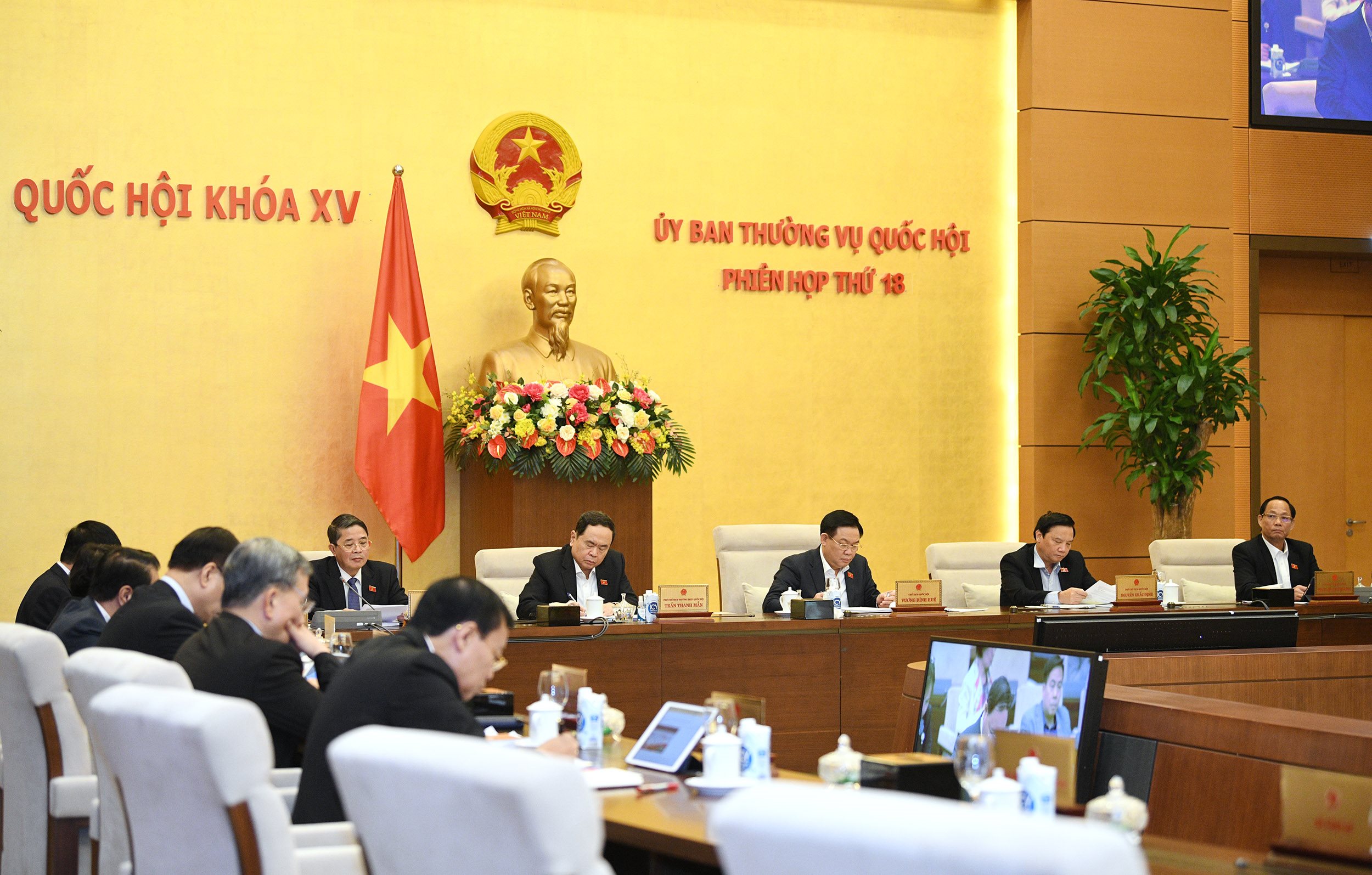 131220220213-dai-bieu.jpg