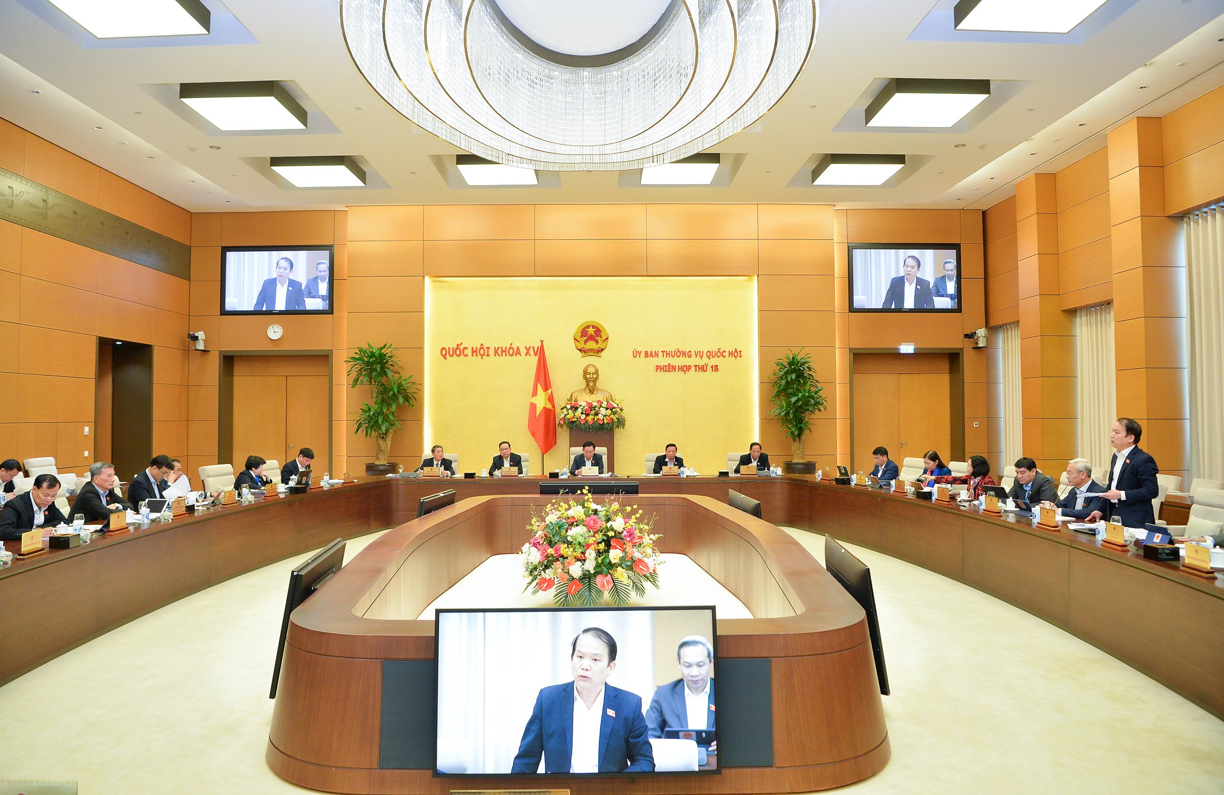 131220220306-toan-canh-hoang-thanh-tung.jpg