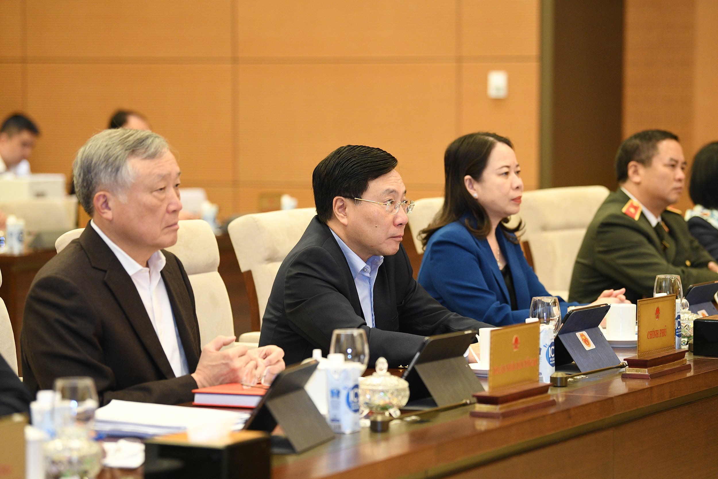 131220220806-dai-bieu.jpg