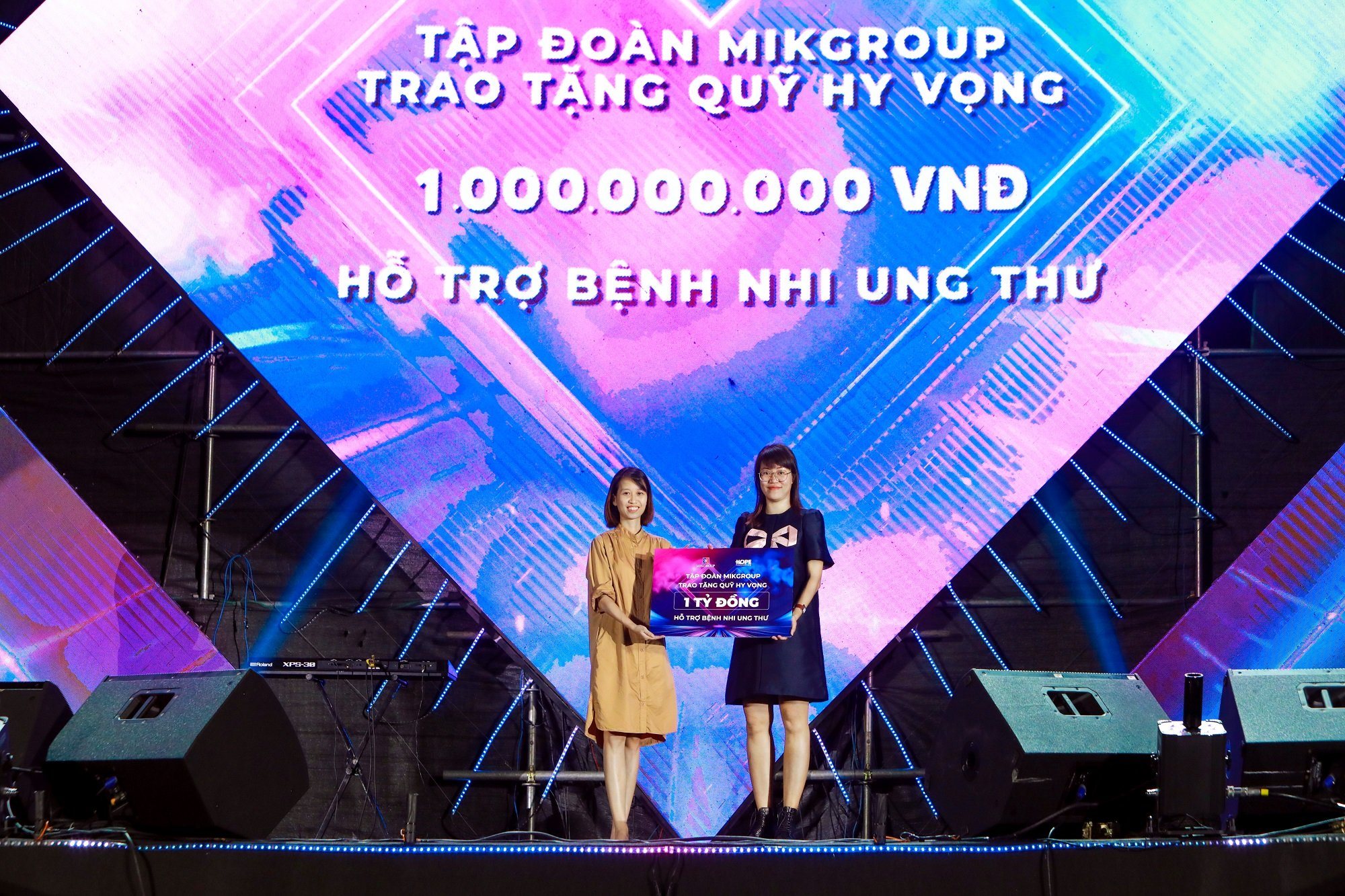 trao-ung-ho-1-.jpg