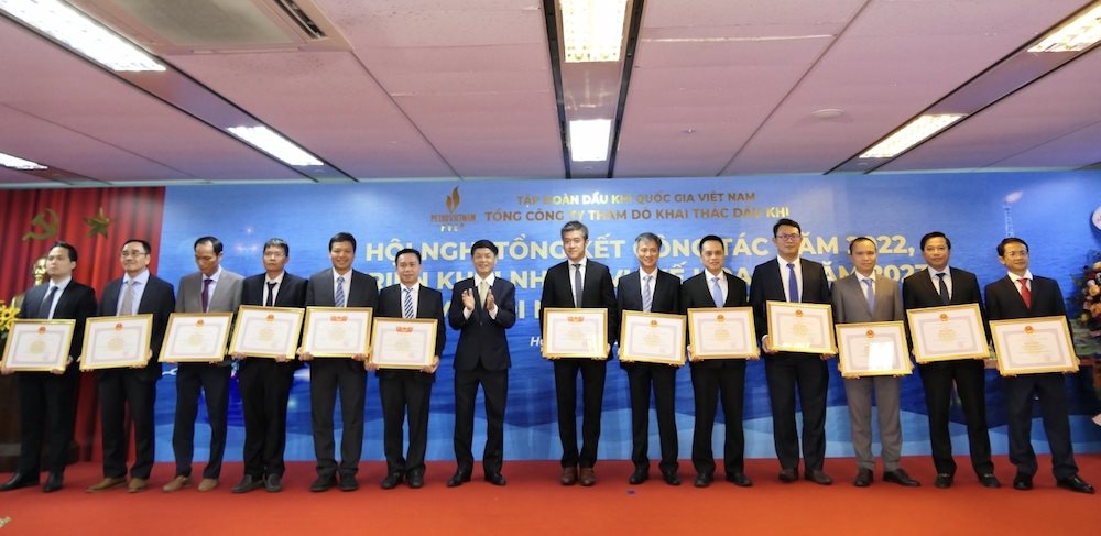 tiep-noi-thanh-cong-pvep-phan-dau-hoan-thanh-vuot-muc-cac-chi-tieu-trong-nam-2023-20221224012506.jpeg