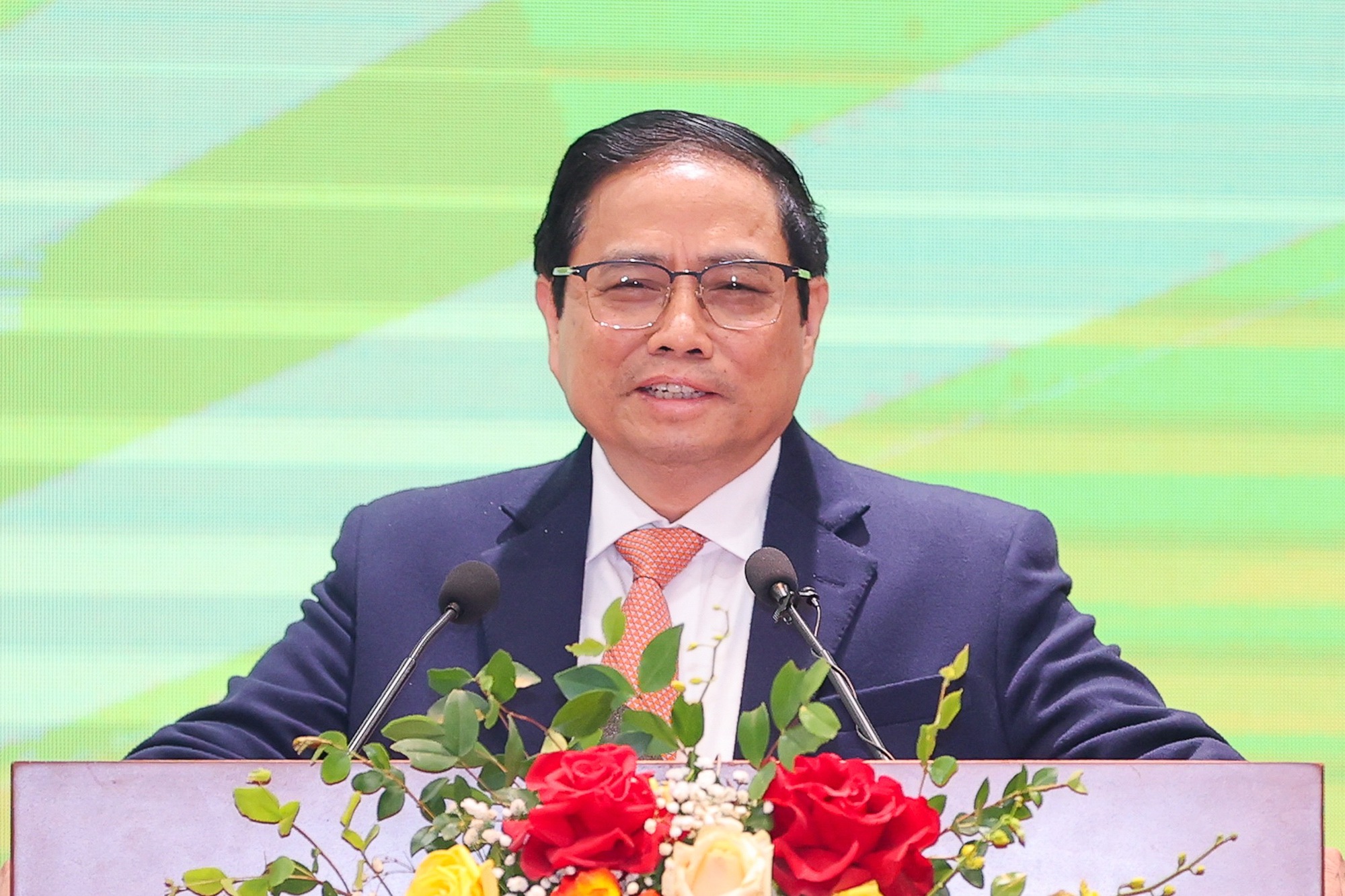 Thủ tướng: Bảo đảm an ninh tiền tệ, an toàn hệ thống và thanh khoản ngân hàng thông suốt trong mọi tình huống - Ảnh 7. Thủ tướng: Bảo đảm an ninh tiền tệ, an toàn hệ thống và thanh khoản ngân hàng thông suốt trong mọi tình huống - Ảnh 7.