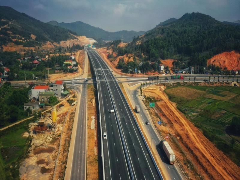 Thủ tướng chỉ đạo đẩy nhanh tiến độ triển khai các dự án đường bộ cao tốc quan trọng quốc gia, trọng điểm - Ảnh 1. Thủ tướng chỉ đạo đẩy nhanh tiến độ triển khai các dự án đường bộ cao tốc quan trọng quốc gia, trọng điểm - Ảnh 1.