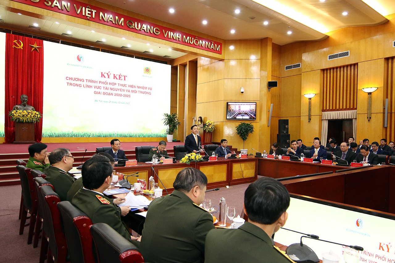 small_bo-truong-ha_trung-canh.jpg