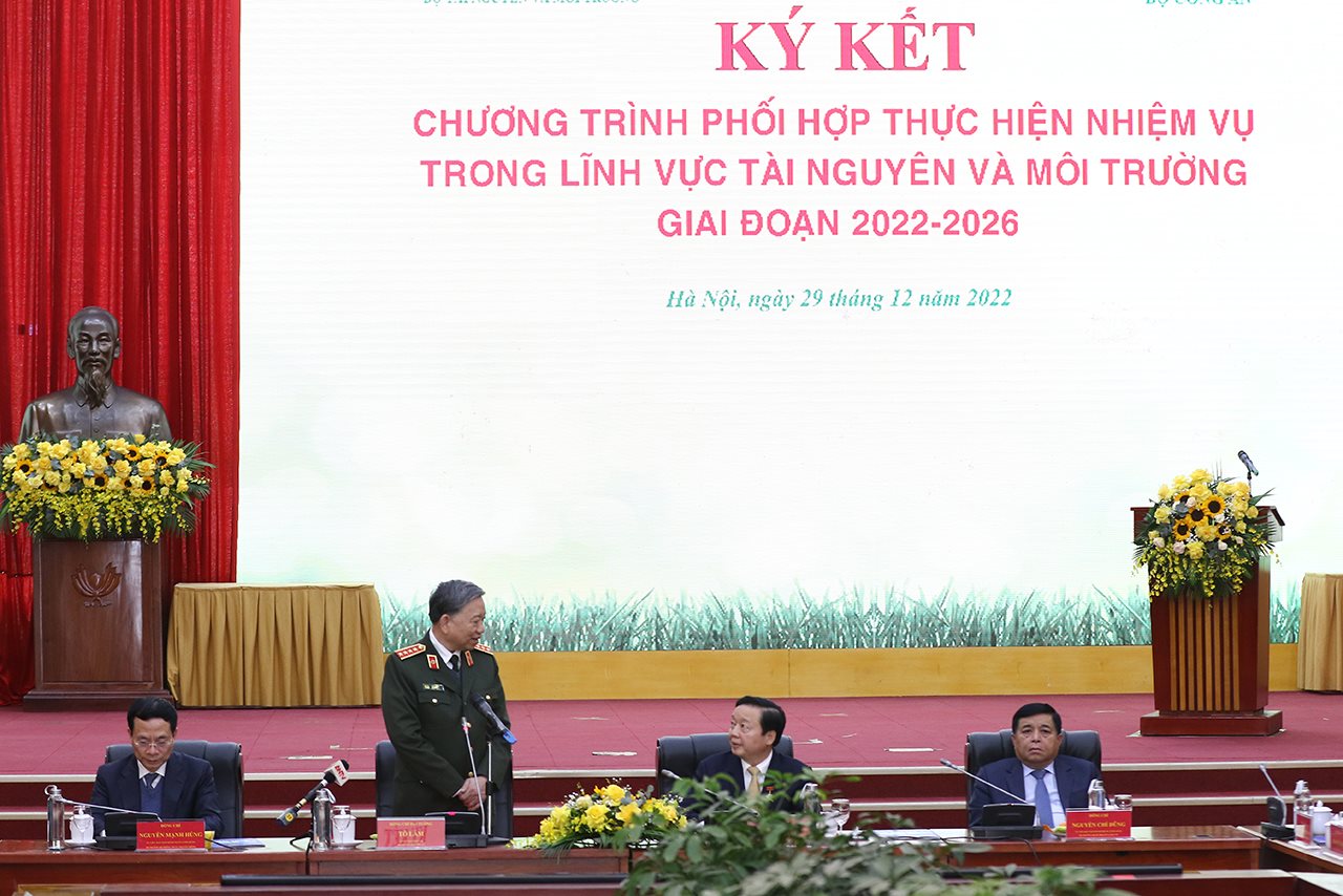 small_ky-ket_trung-canh.jpg