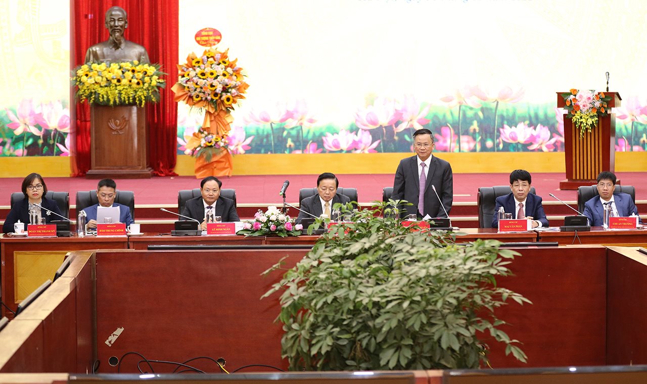 small_mr-khuyen.jpg