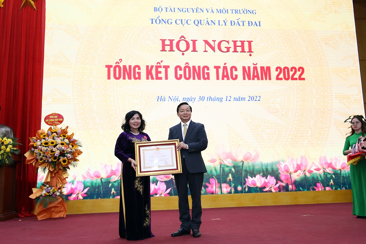 small_trao-chi-van-anh.jpg