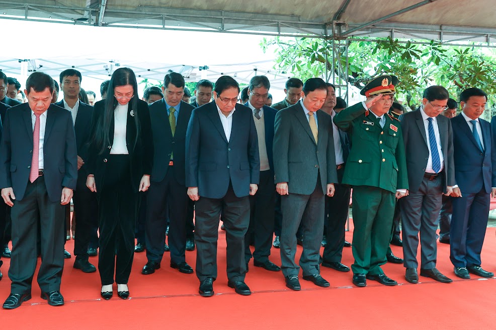 Chùm ảnh: Thủ tướng Phạm Minh Chính dâng hương tưởng niệm cố Thủ tướng Phạm Văn Đồng - Ảnh 3. Chùm ảnh: Thủ tướng Phạm Minh Chính dâng hương tưởng niệm cố Thủ tướng Phạm Văn Đồng - Ảnh 3.