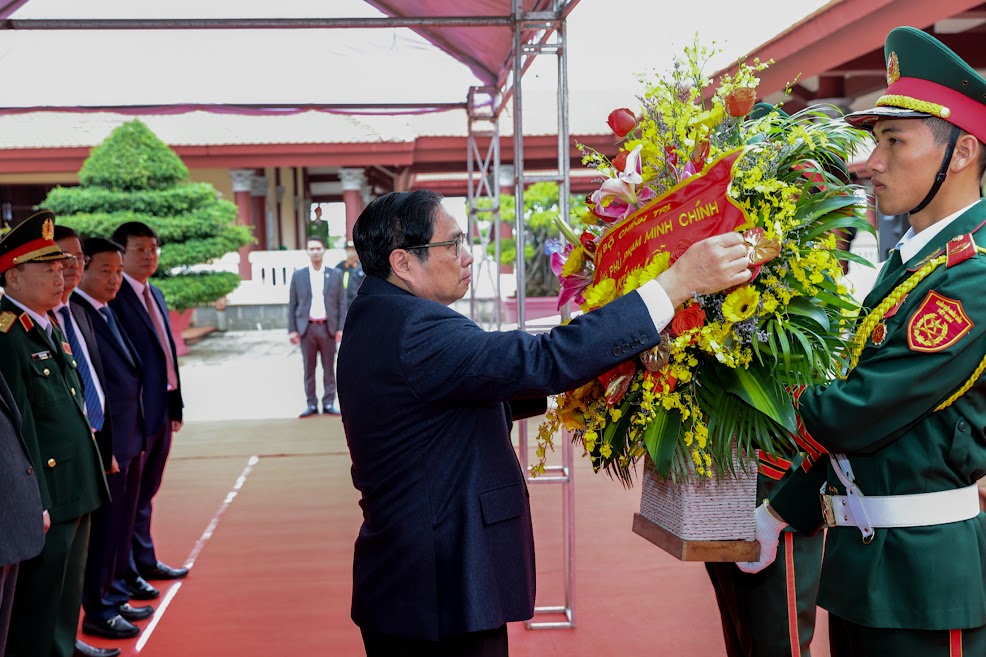 Chùm ảnh: Thủ tướng Phạm Minh Chính dâng hương tưởng niệm cố Thủ tướng Phạm Văn Đồng - Ảnh 1. Chùm ảnh: Thủ tướng Phạm Minh Chính dâng hương tưởng niệm cố Thủ tướng Phạm Văn Đồng - Ảnh 1.