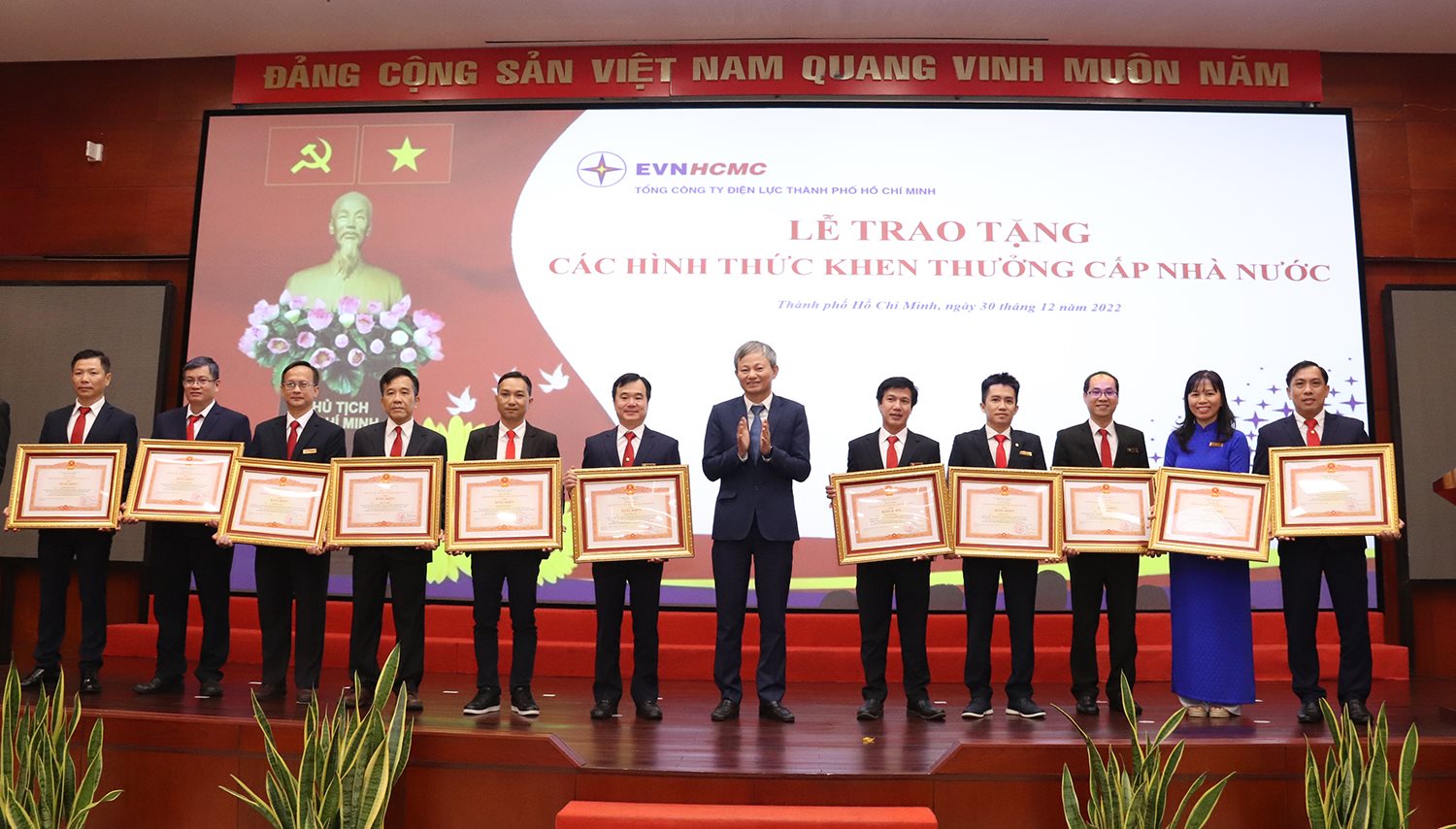 anh6hcmc301222-1-.jpg