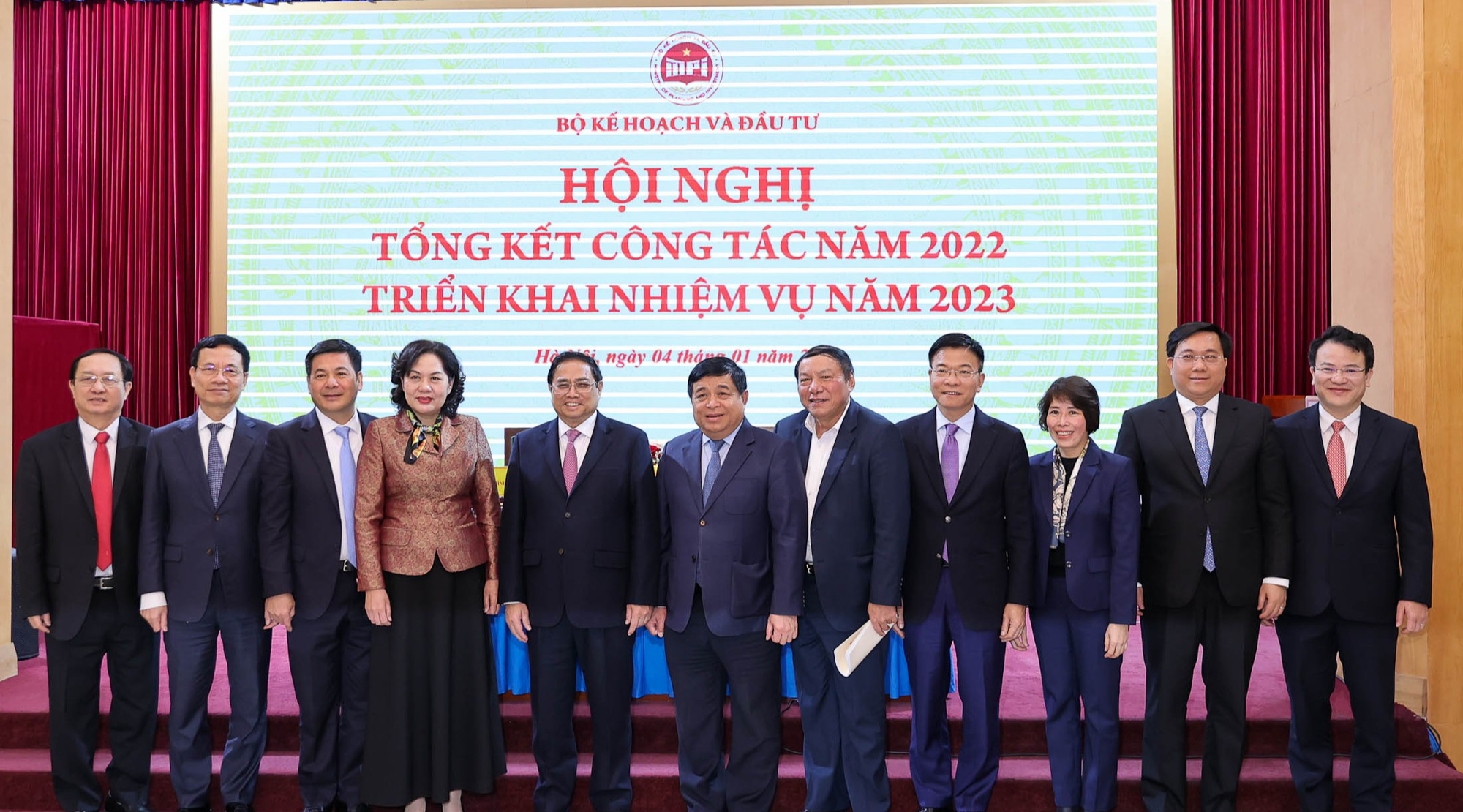 Thủ tướng: Qua các cuộc khủng hoảng, càng thấy rõ yêu cầu xây dựng nền kinh tế độc lập, tự chủ - Ảnh 9. Thủ tướng: Qua các cuộc khủng hoảng, càng thấy rõ yêu cầu xây dựng nền kinh tế độc lập, tự chủ - Ảnh 9.
