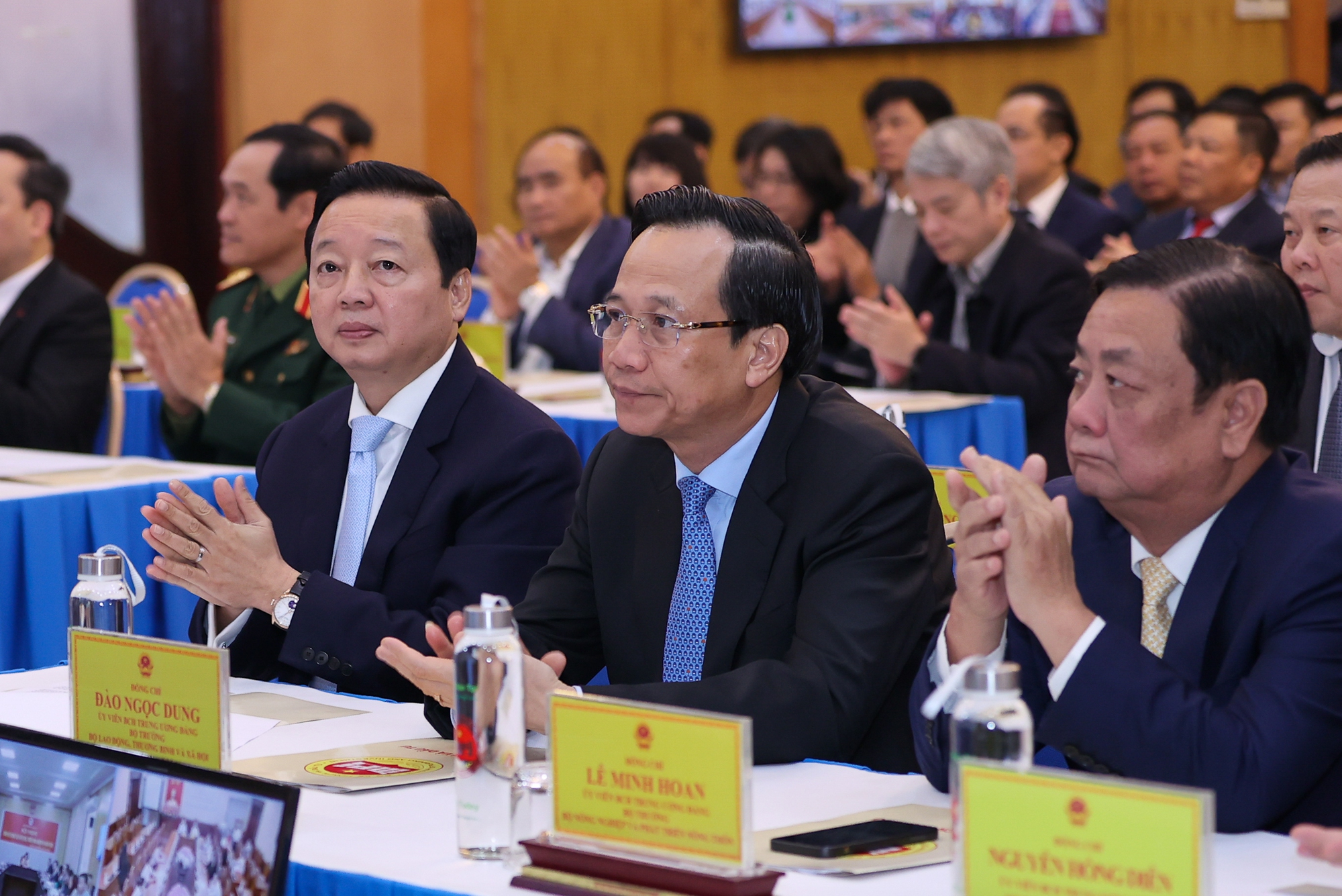 Thủ tướng: Qua các cuộc khủng hoảng, càng thấy rõ yêu cầu xây dựng nền kinh tế độc lập, tự chủ - Ảnh 5. Thủ tướng: Qua các cuộc khủng hoảng, càng thấy rõ yêu cầu xây dựng nền kinh tế độc lập, tự chủ - Ảnh 5.