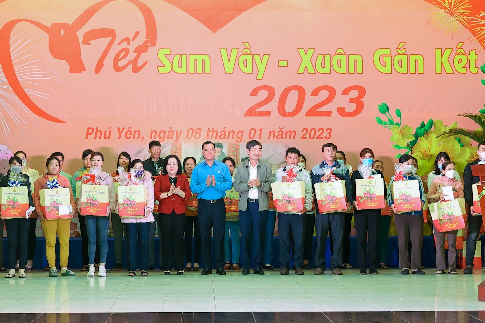 Thủ tướng: Dành nguồn lực xây dựng 1 triệu căn hộ nhà ở xã hội cho người lao động - Ảnh 9.