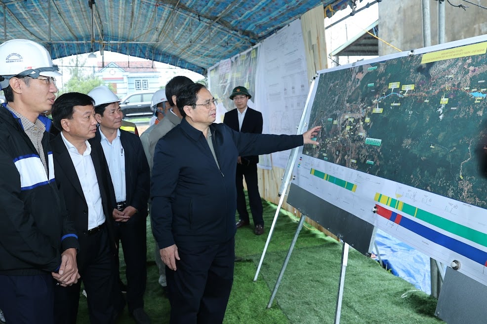 Thủ tướng khảo sát một số công trình, dự án, khu vực quy hoạch trọng điểm tại Phú Yên - Ảnh 6. Thủ tướng khảo sát một số công trình, dự án, khu vực quy hoạch trọng điểm tại Phú Yên - Ảnh 6.