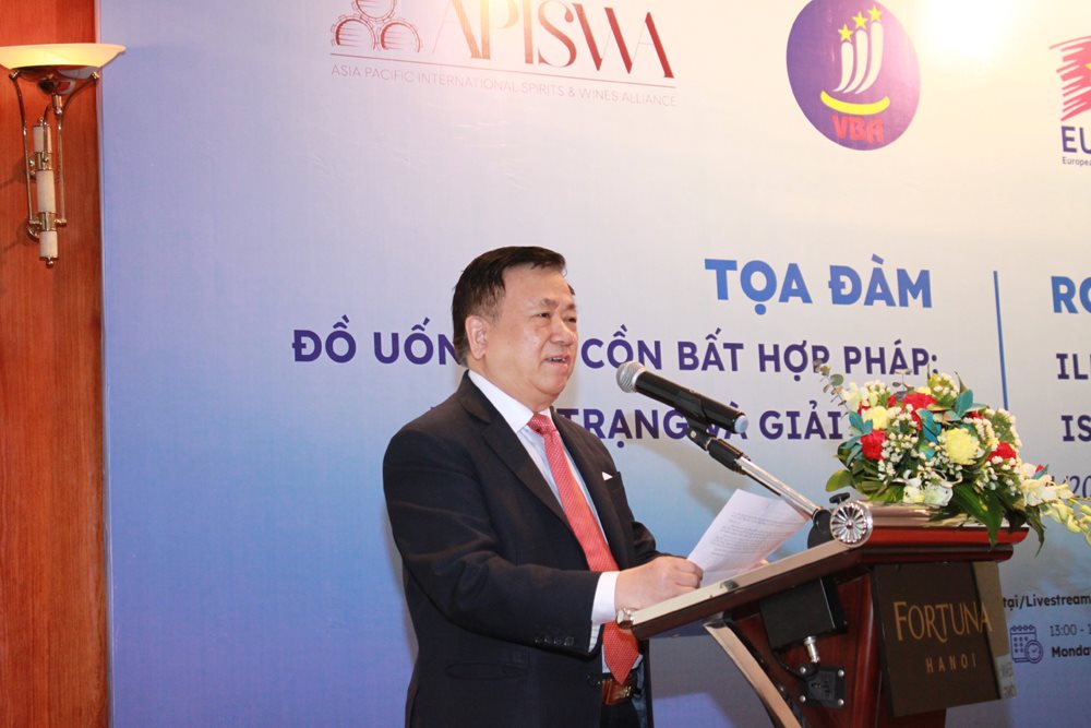 pgs.ts.-nguyen-van-viet-chu-tich-vba-phat-bieu-tai-toa-dam..jpg