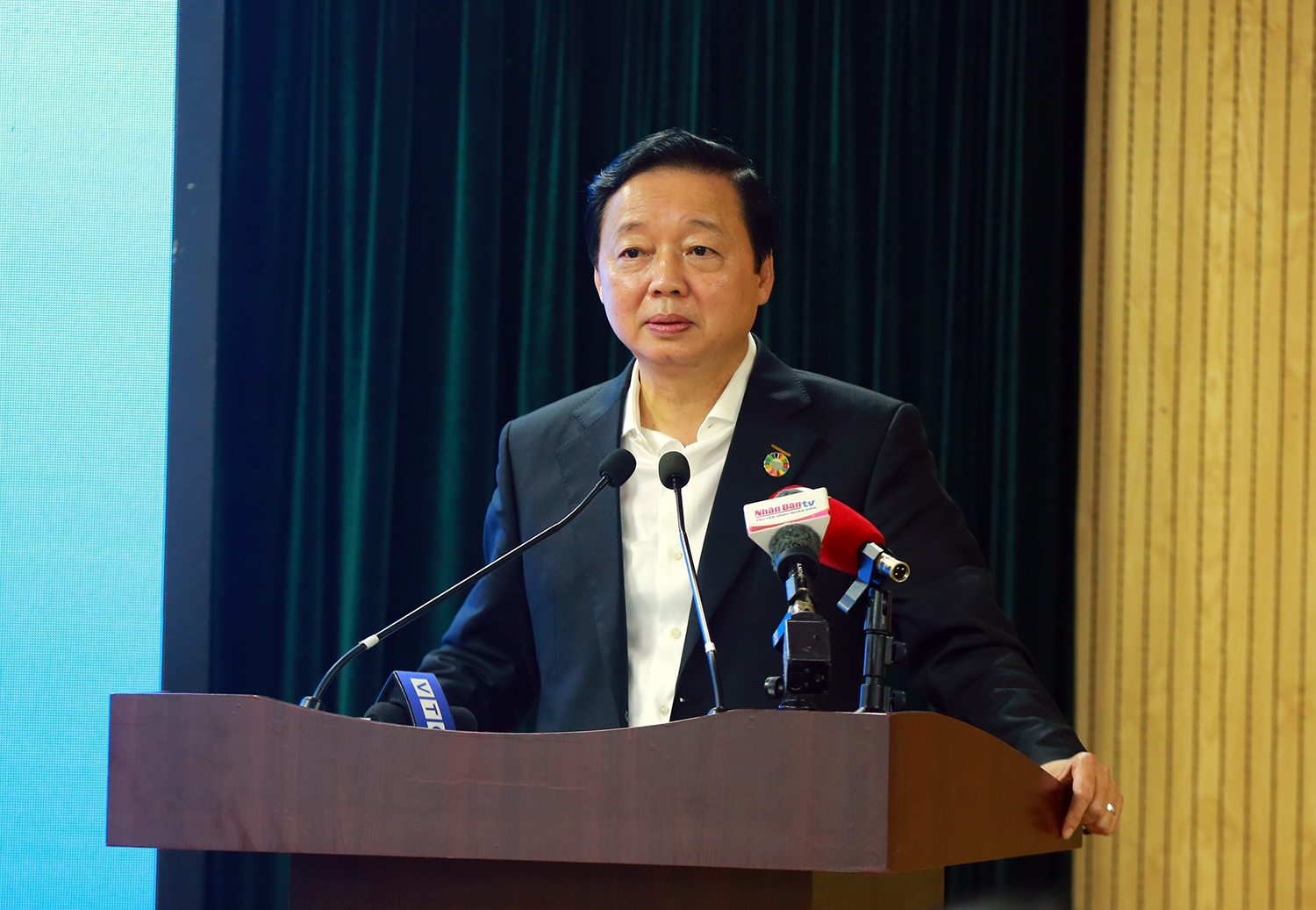 Phó Thủ tướng Trần Hồng Hà: 'Không đi theo xu thế, chúng ta sẽ tụt lại!' - Ảnh 1. Phó Thủ tướng Trần Hồng Hà: 'Không đi theo xu thế, chúng ta sẽ tụt lại!' - Ảnh 1.