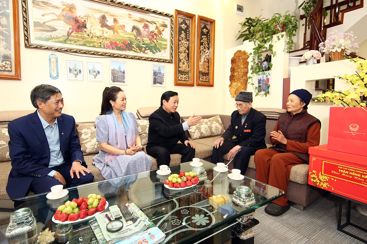 small_pttg-tranhongha_lao-thanh-cm.jpg