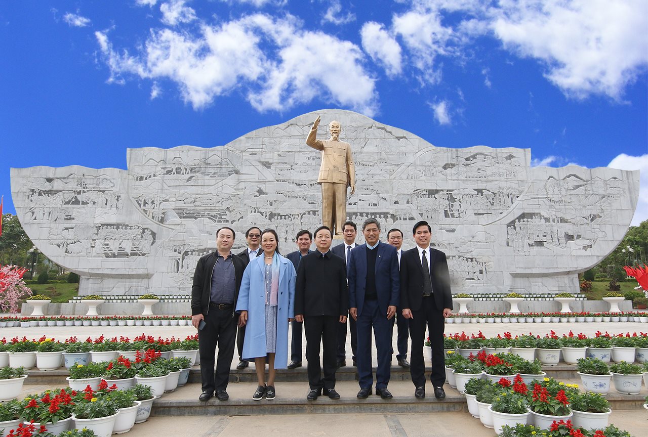 small_pttg-tranhongha_quangtruong.jpg
