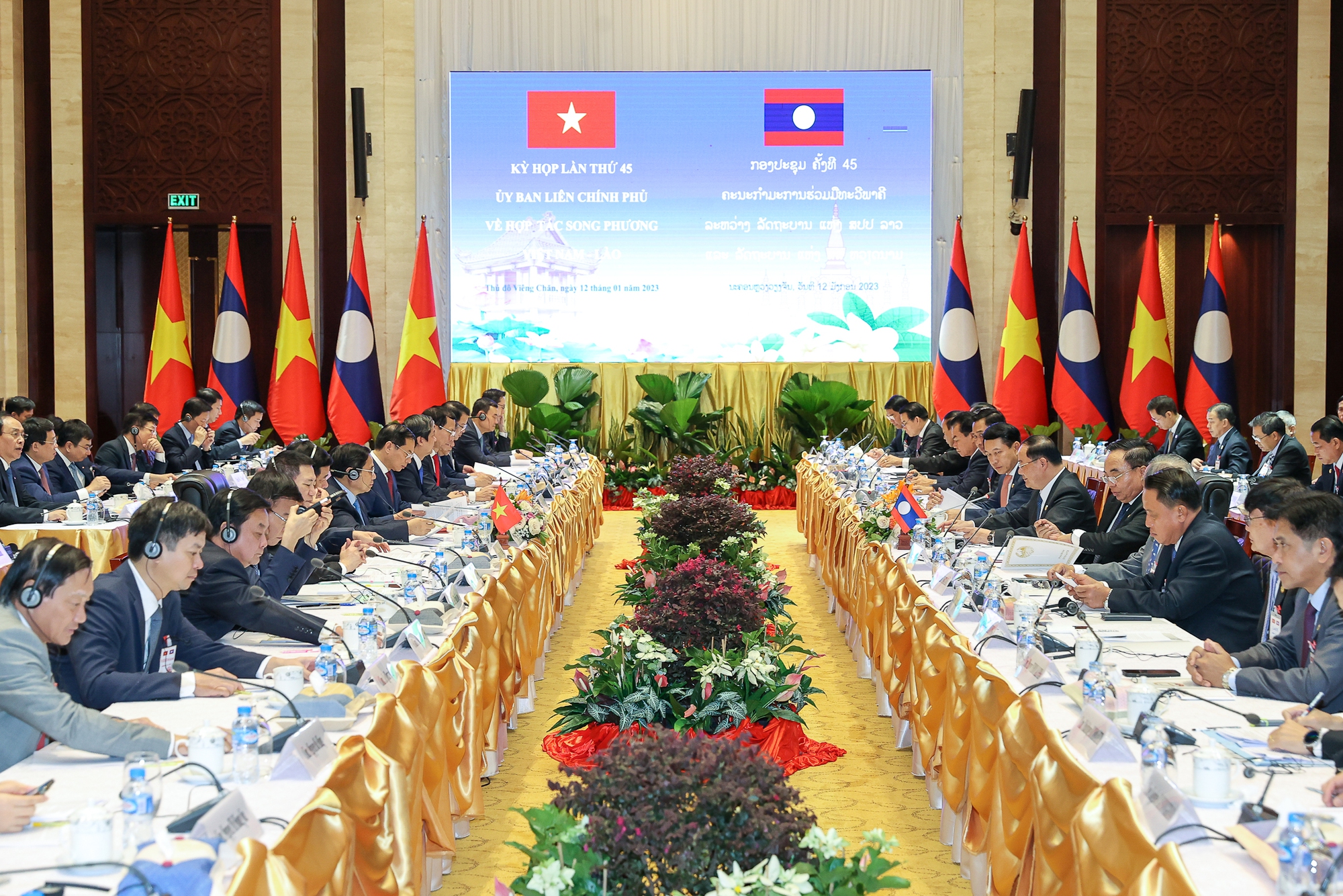 Việt Nam-Lào tăng cường kết nối, hỗ trợ nhau xây dựng nền kinh tế độc lập, tự chủ - Ảnh 1. Việt Nam-Lào tăng cường kết nối, hỗ trợ nhau xây dựng nền kinh tế độc lập, tự chủ - Ảnh 1.