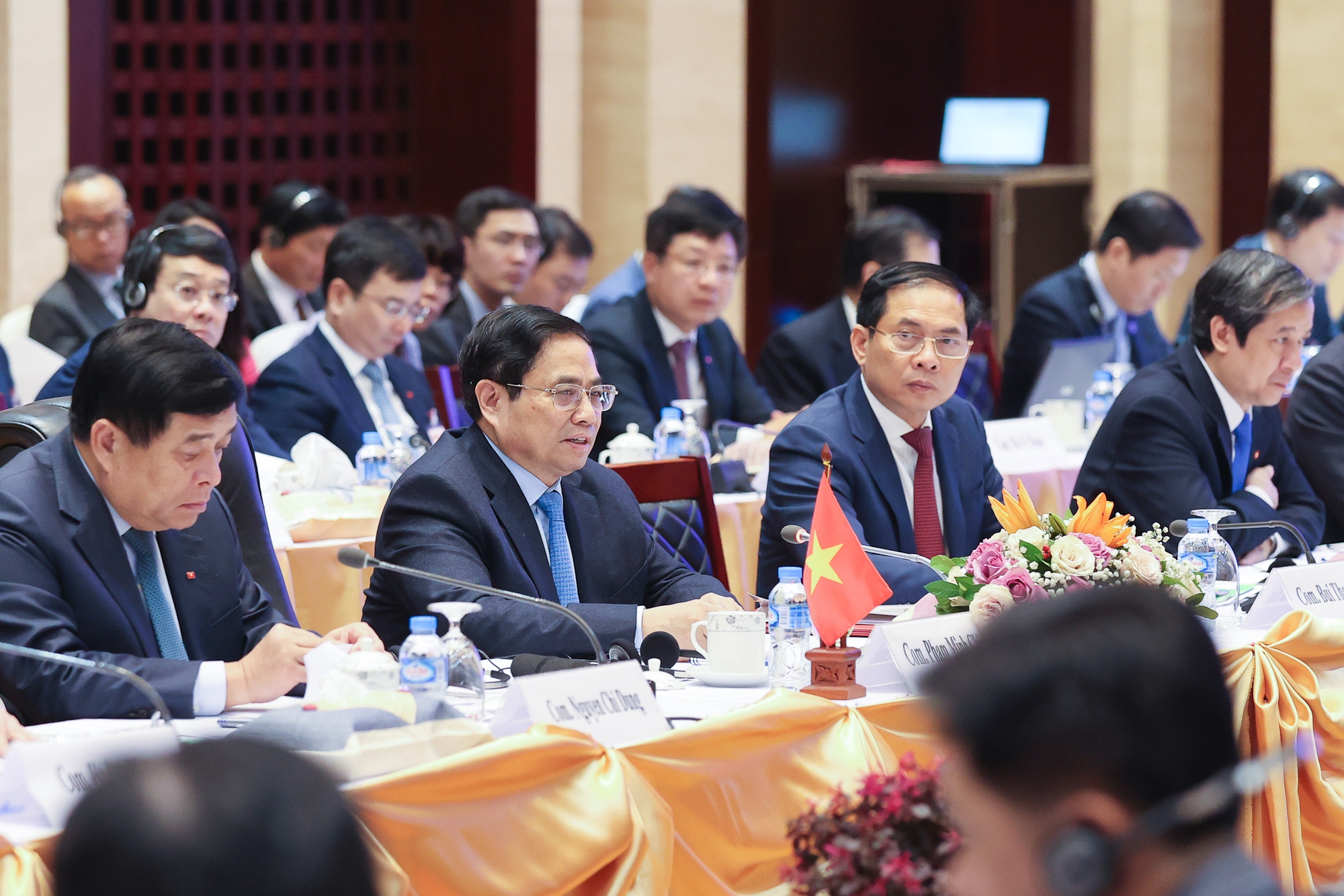Việt Nam-Lào tăng cường kết nối, hỗ trợ nhau xây dựng nền kinh tế độc lập, tự chủ - Ảnh 2. Việt Nam-Lào tăng cường kết nối, hỗ trợ nhau xây dựng nền kinh tế độc lập, tự chủ - Ảnh 2.