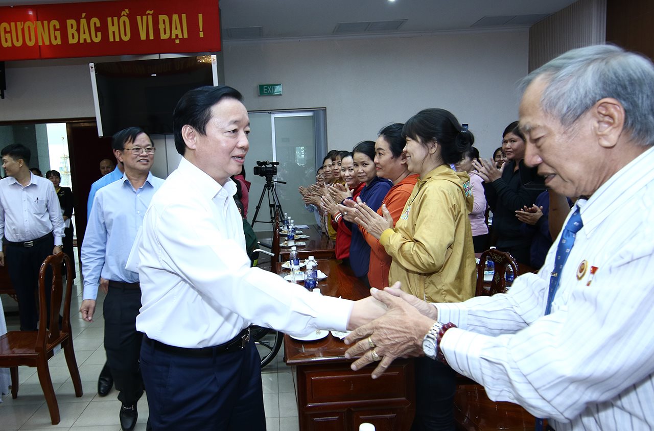 small_pttg-tran-hong-ha_2.jpg