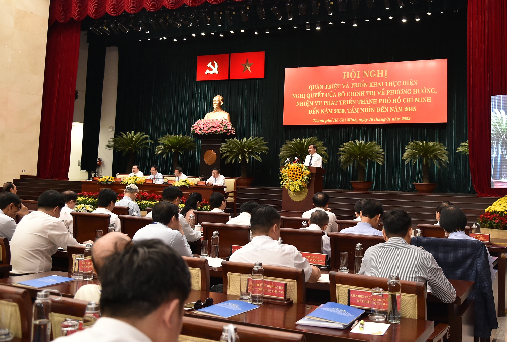 Phát triển mạnh mẽ, toàn diện TPHCM theo đúng tinh thần Nghị quyết số 31-NQ/TW - Ảnh 1. Phát triển mạnh mẽ, toàn diện TPHCM theo đúng tinh thần Nghị quyết số 31-NQ/TW - Ảnh 1.